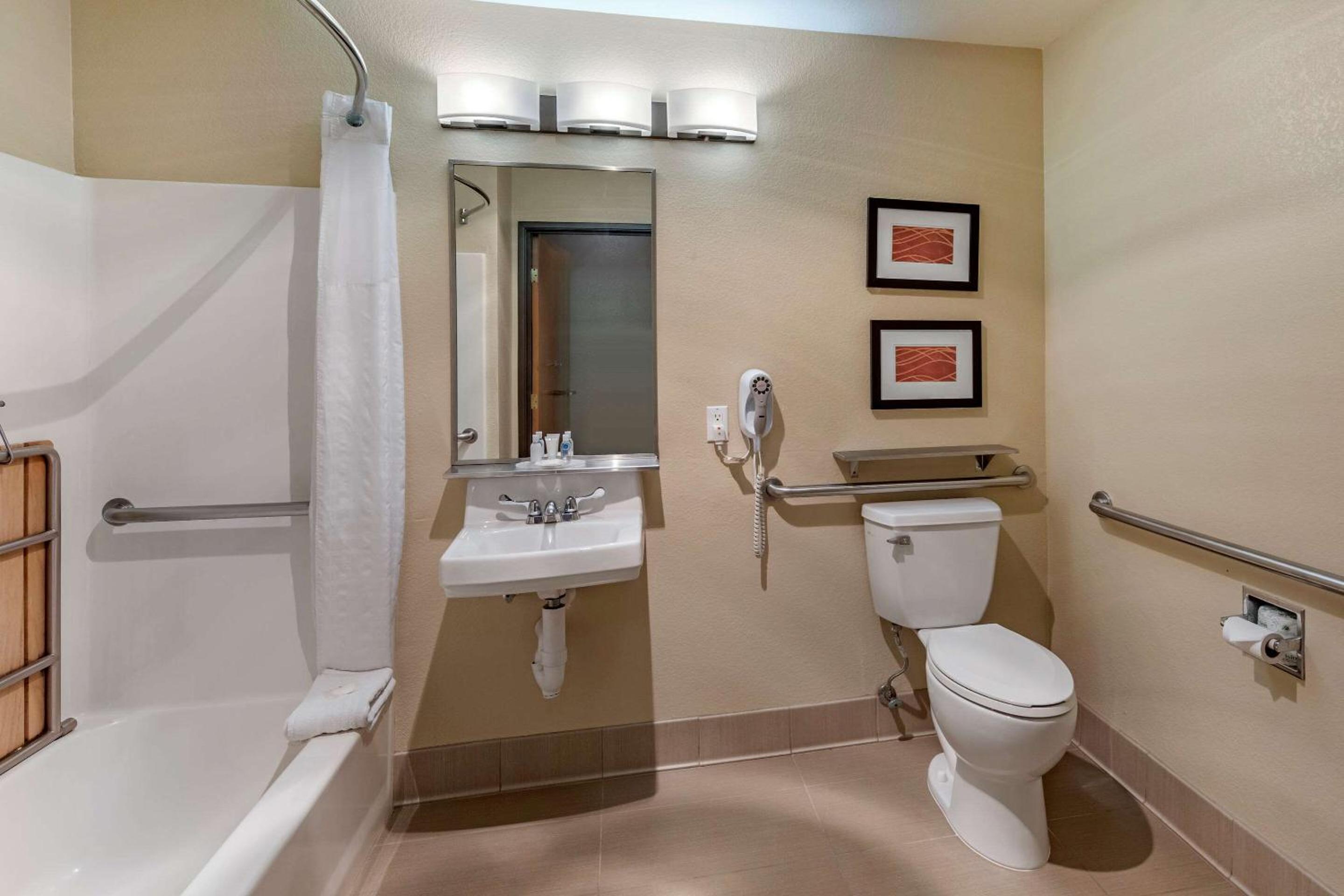 King Suite - Accessible/Non-Smoking - Photo 3