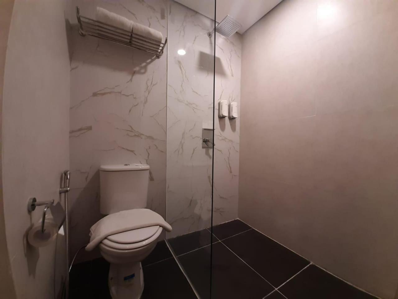 Deluxe Queen Room - Photo 4