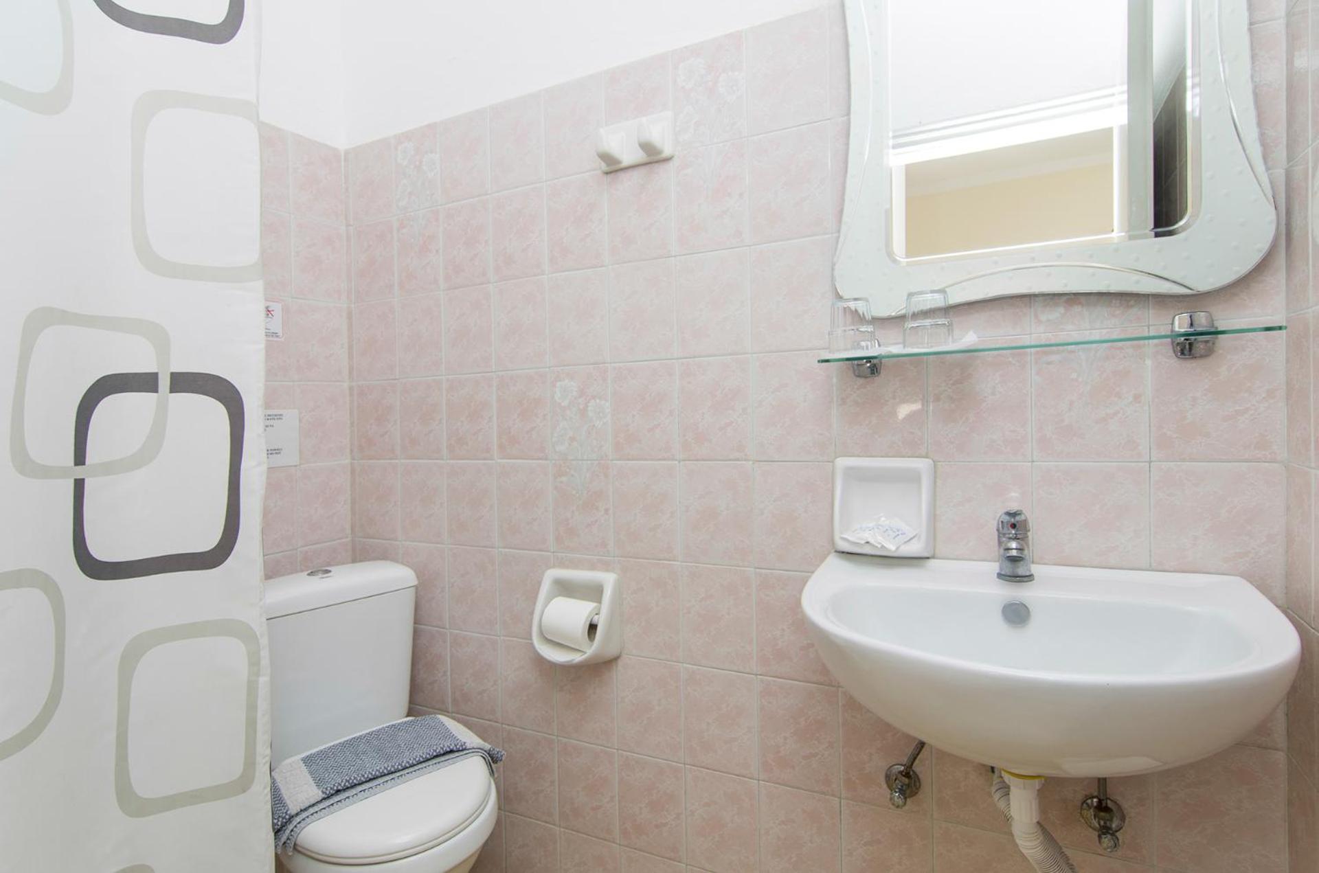 Triple Room - Photo 24