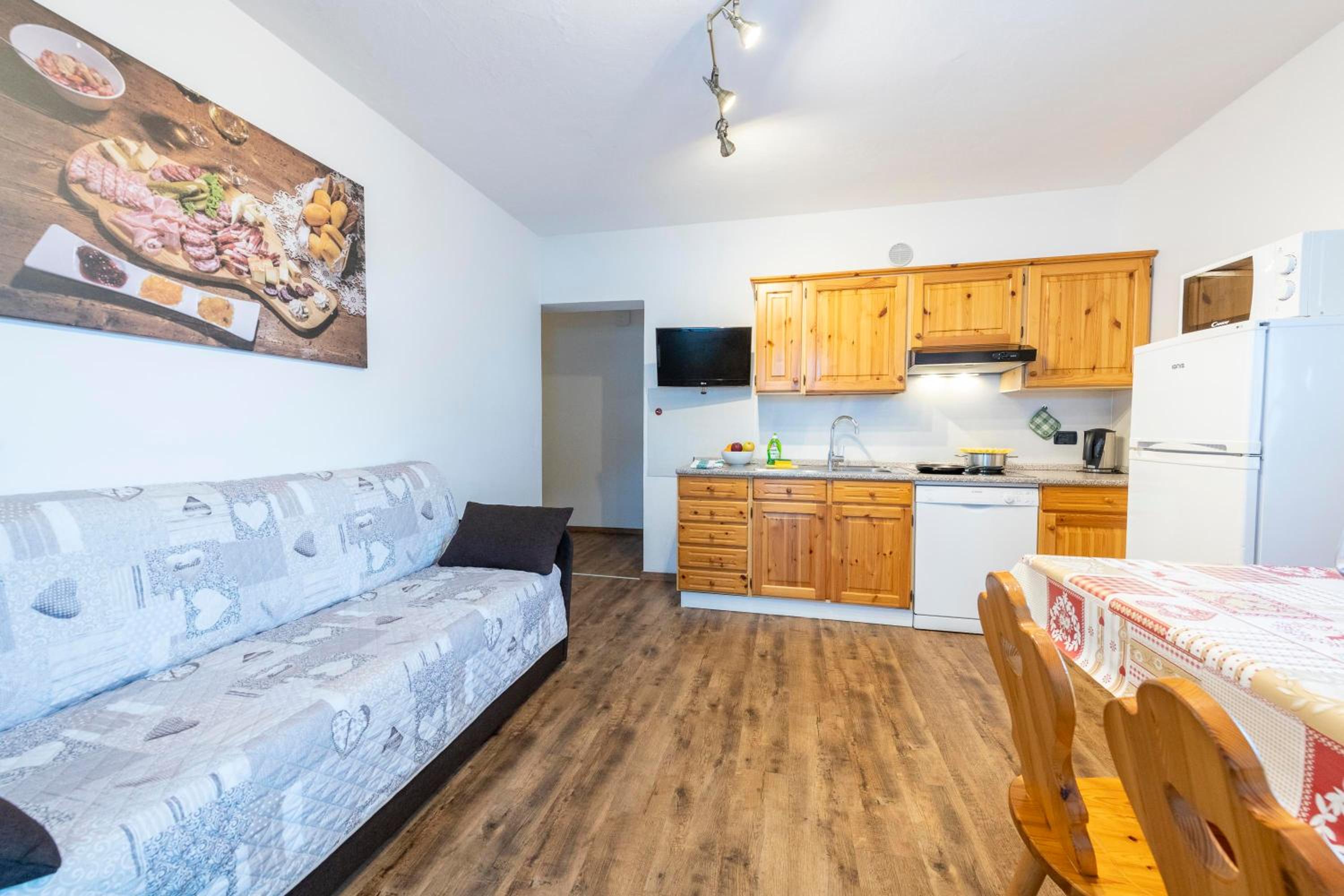 Two-Bedroom Apartment with Balcony photo 3