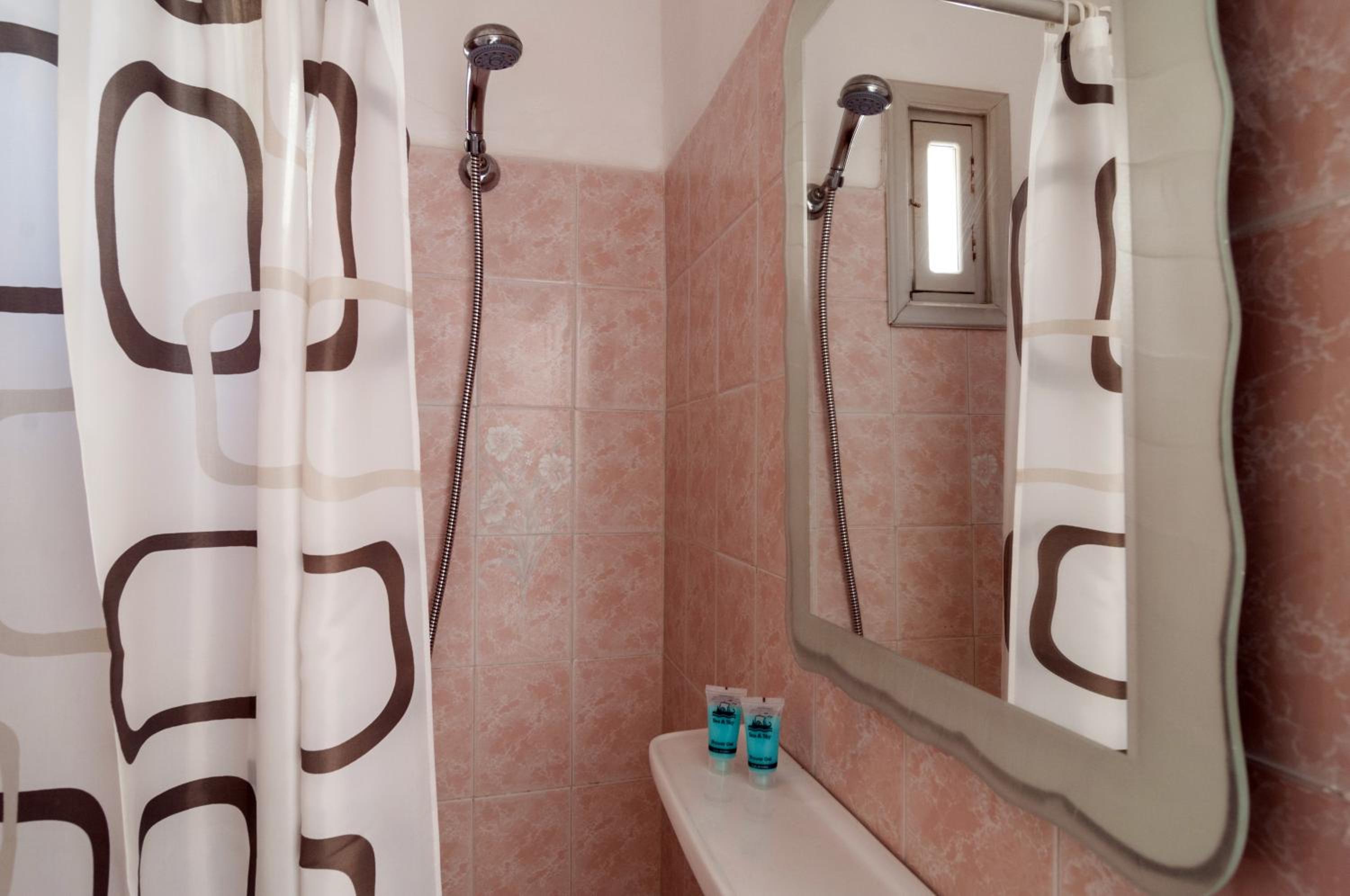 Double Room - Photo 7