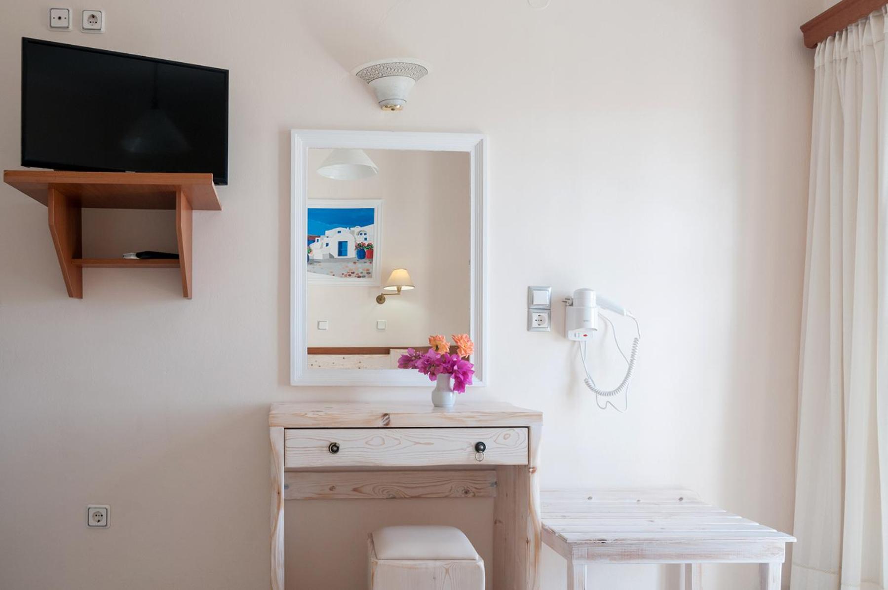 Double Room - Photo 16