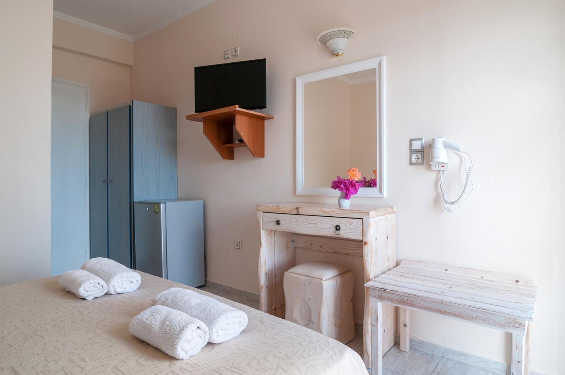 Double Room - Photo 13