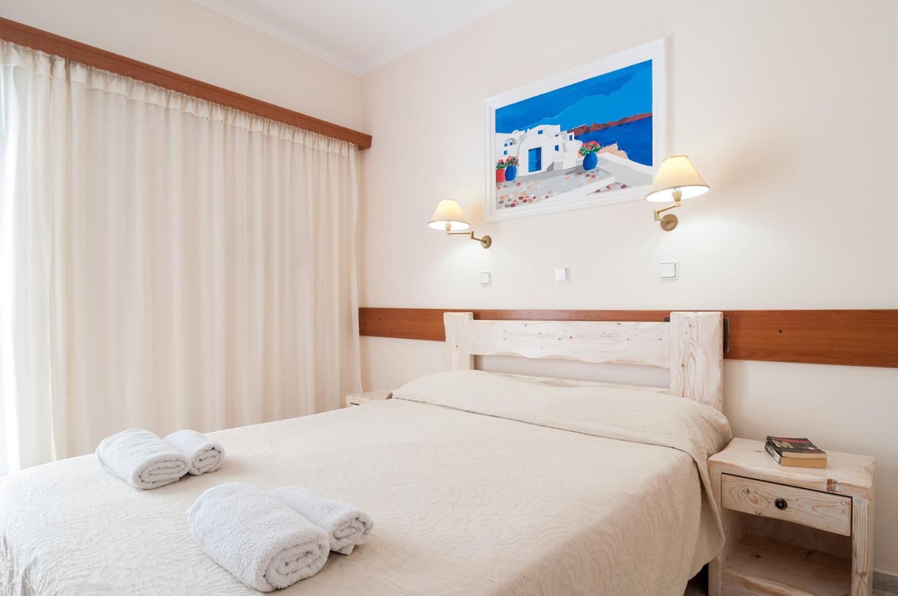 Double Room - Photo 11