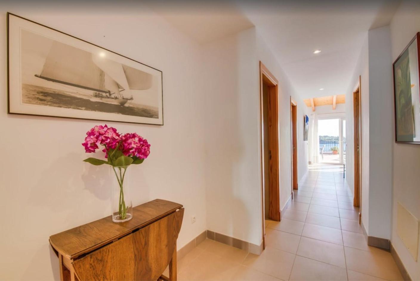 Two-Bedroom Deluxe Apartment with Ocean View thumbnail 5