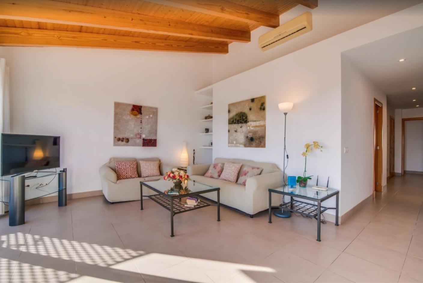 Two-Bedroom Deluxe Apartment with Ocean View thumbnail 6