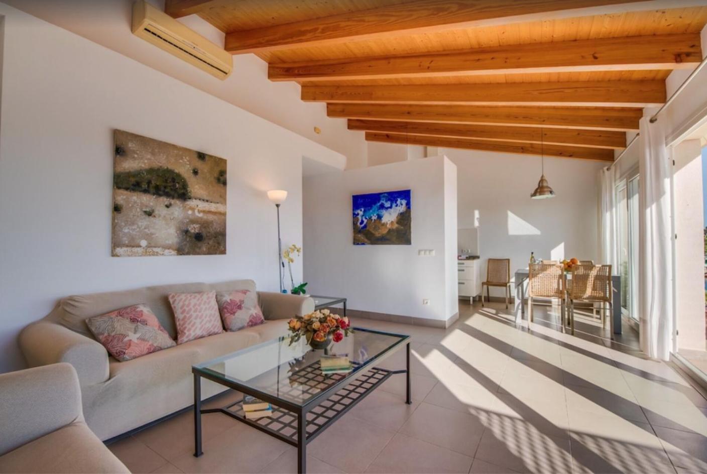 Two-Bedroom Deluxe Apartment with Ocean View thumbnail 6