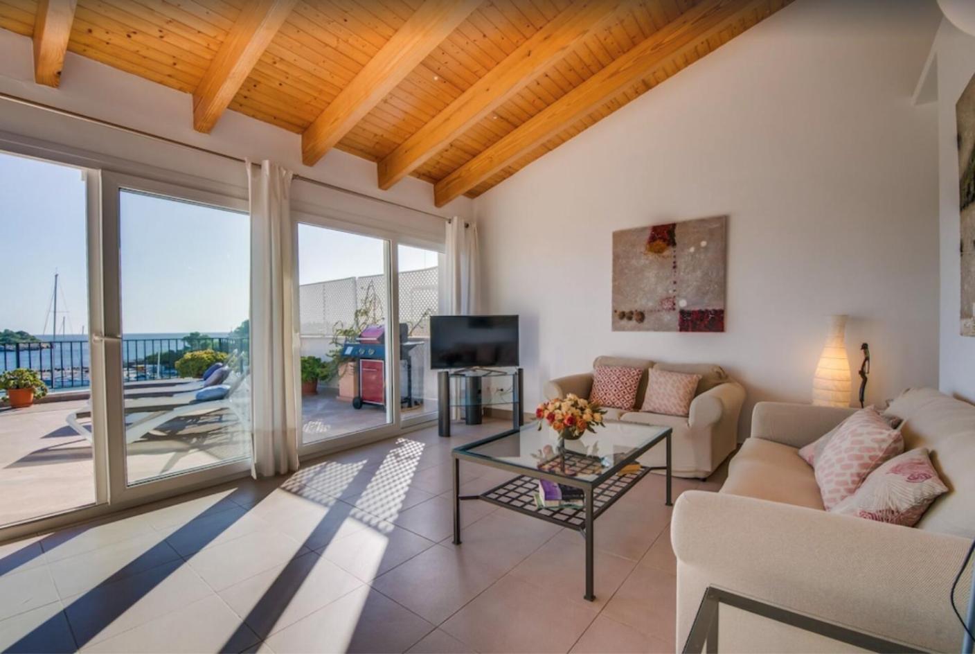 Two-Bedroom Deluxe Apartment with Ocean View