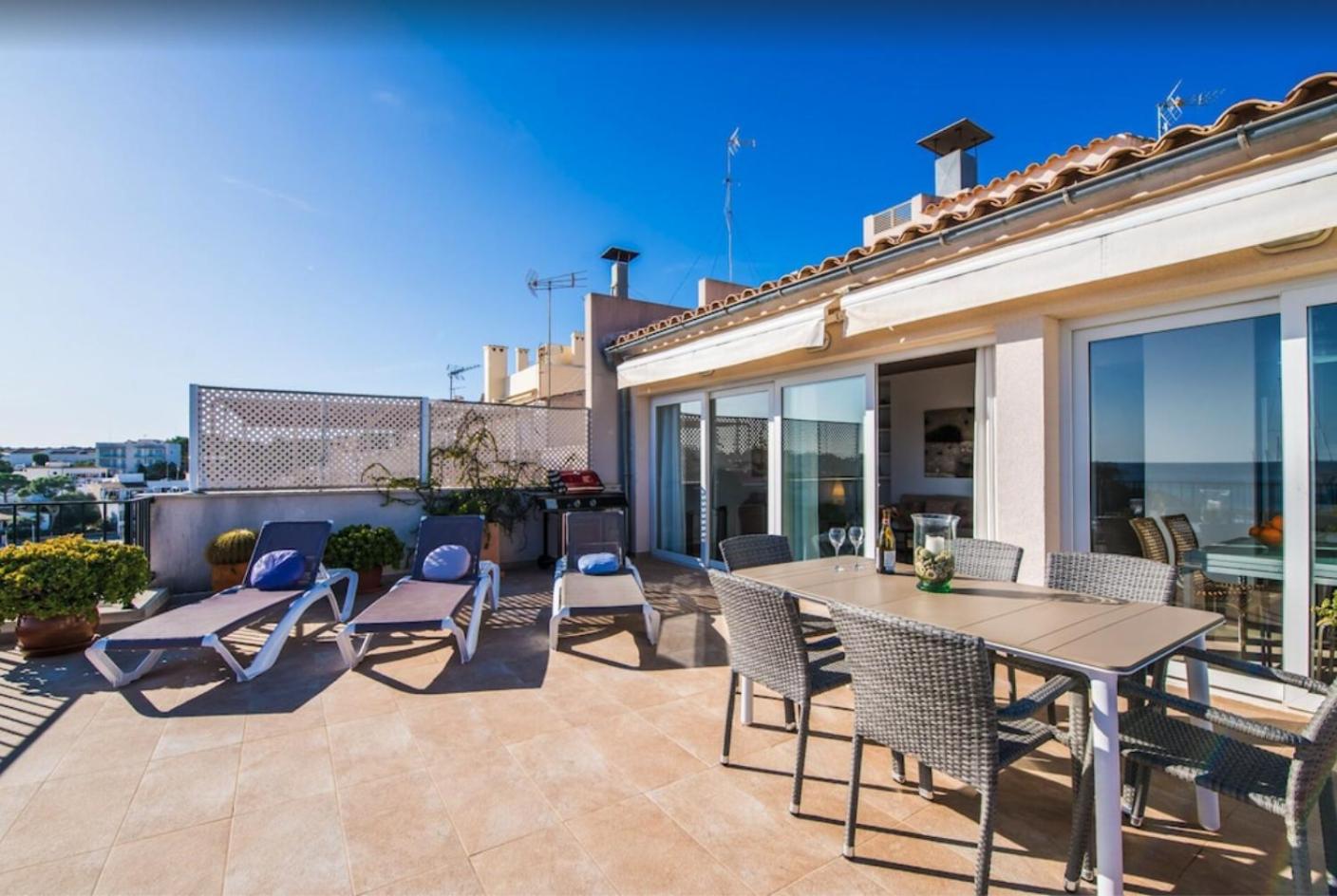 Two-Bedroom Deluxe Apartment with Ocean View