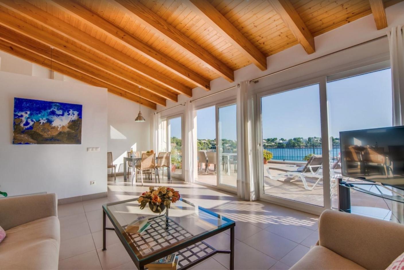 Two-Bedroom Deluxe Apartment with Ocean View thumbnail 5
