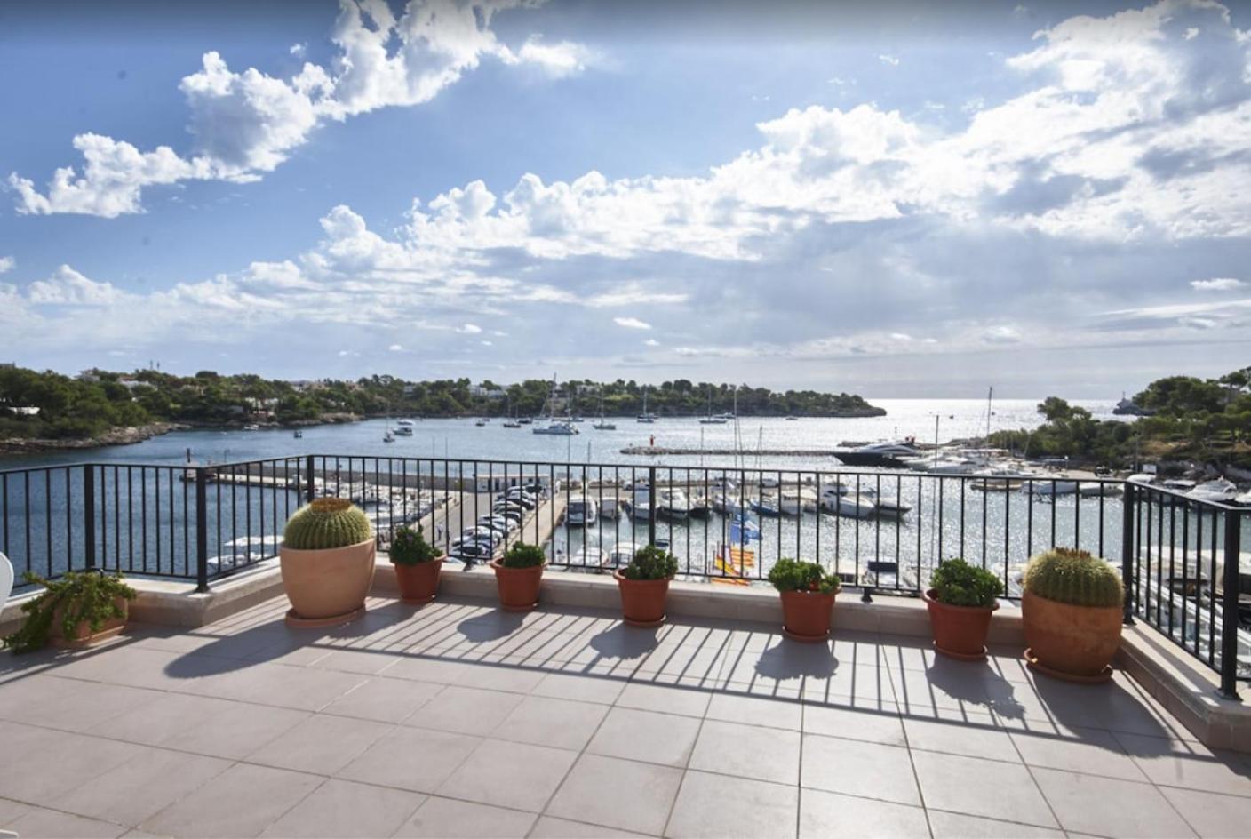 Two-Bedroom Deluxe Apartment with Ocean View