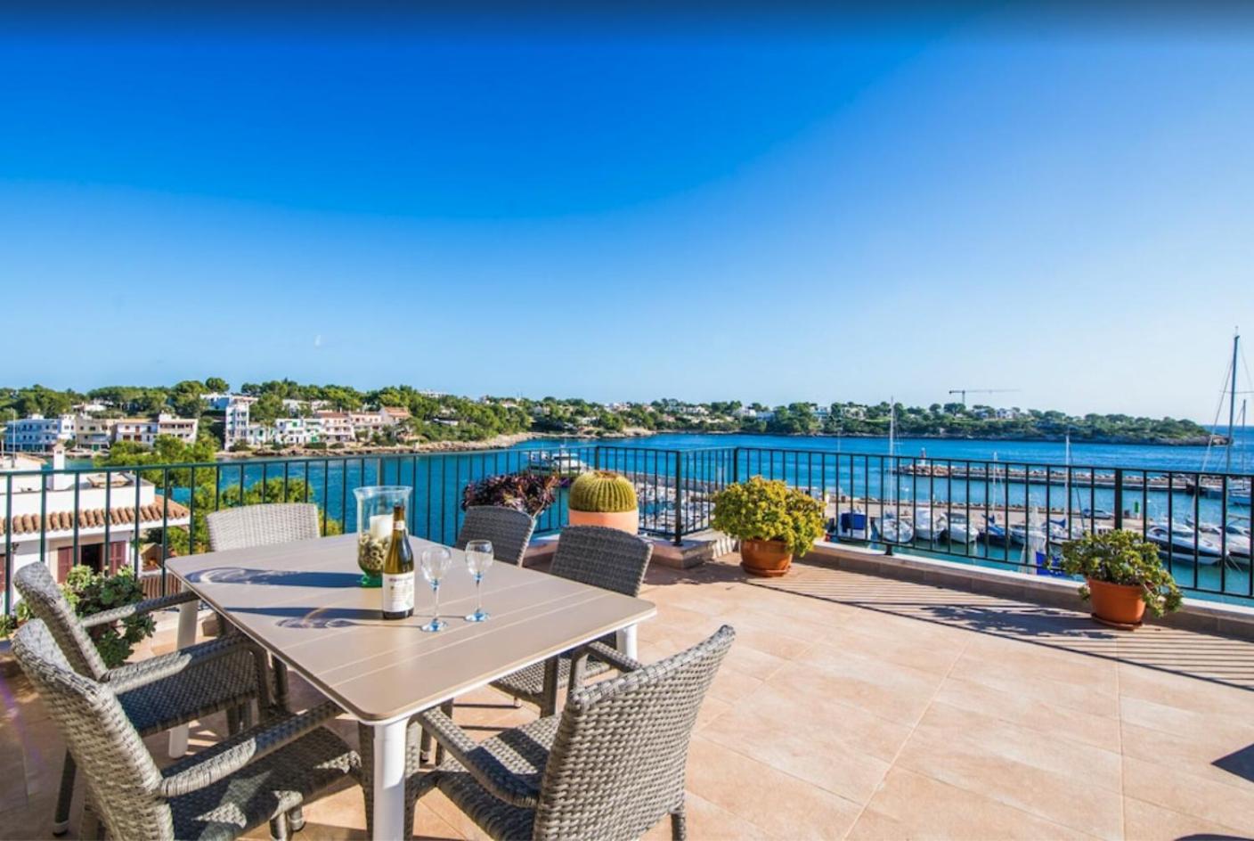 Two-Bedroom Deluxe Apartment with Ocean View