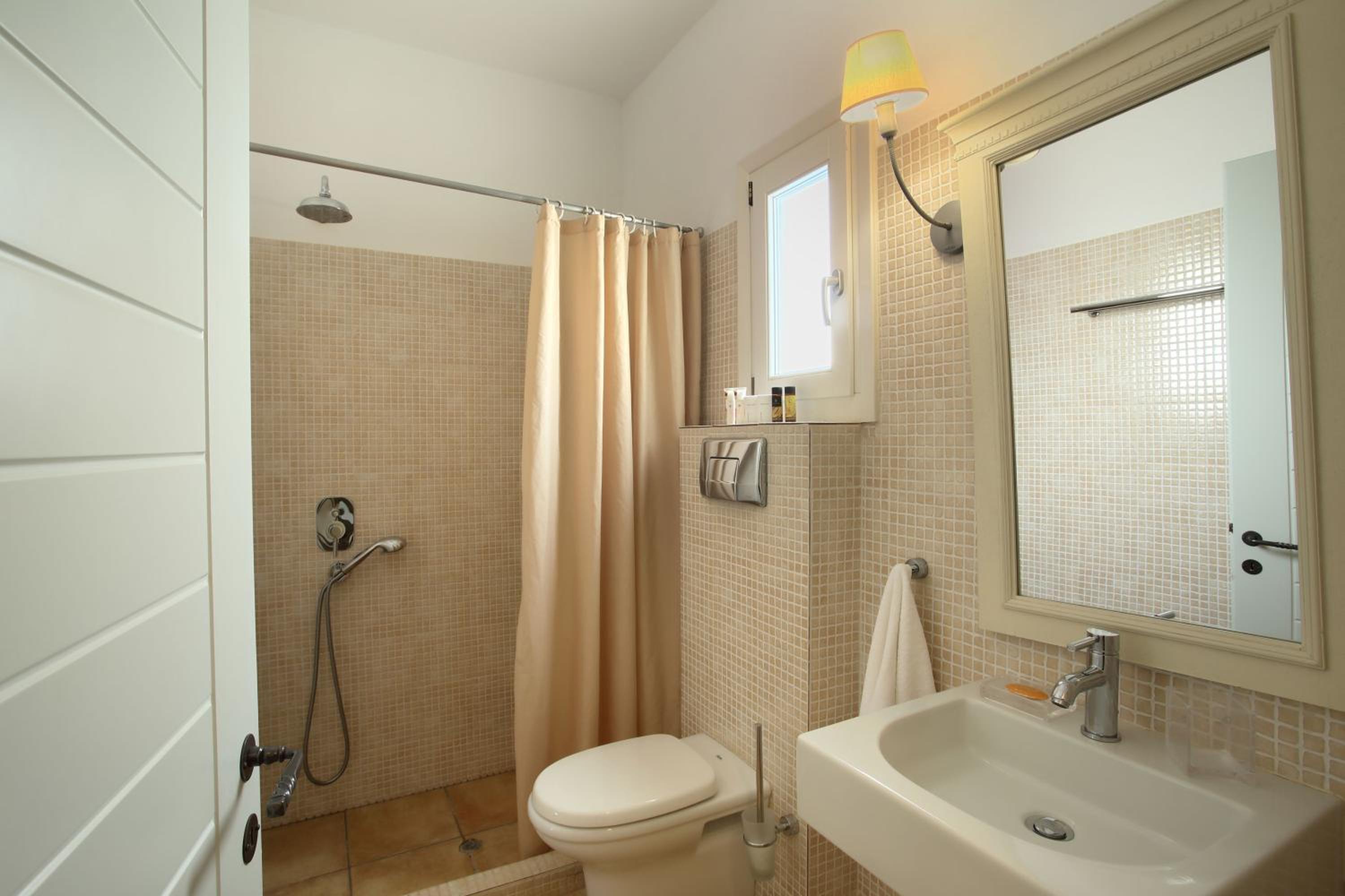 Triple Room with Pool View photo 3
