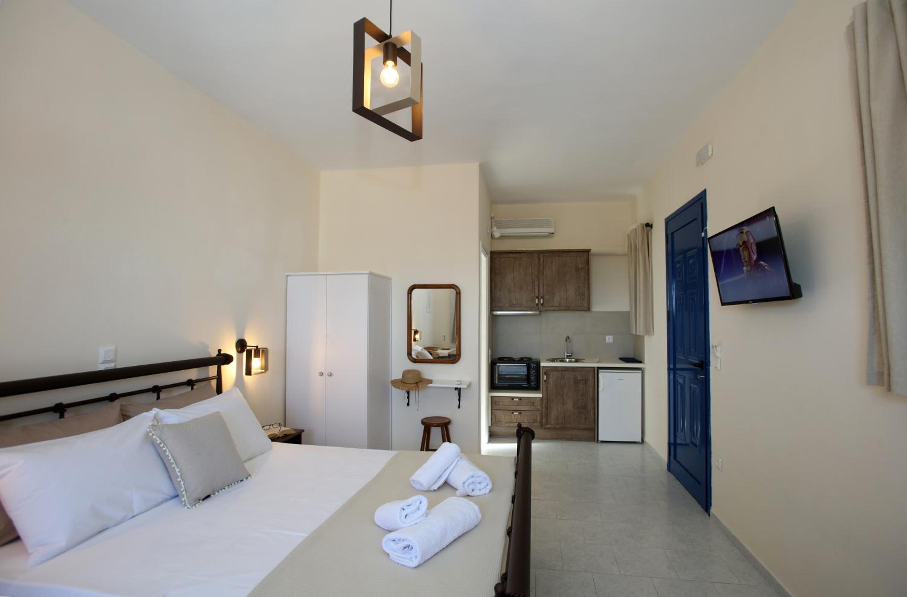 Basic Triple Room photo 1