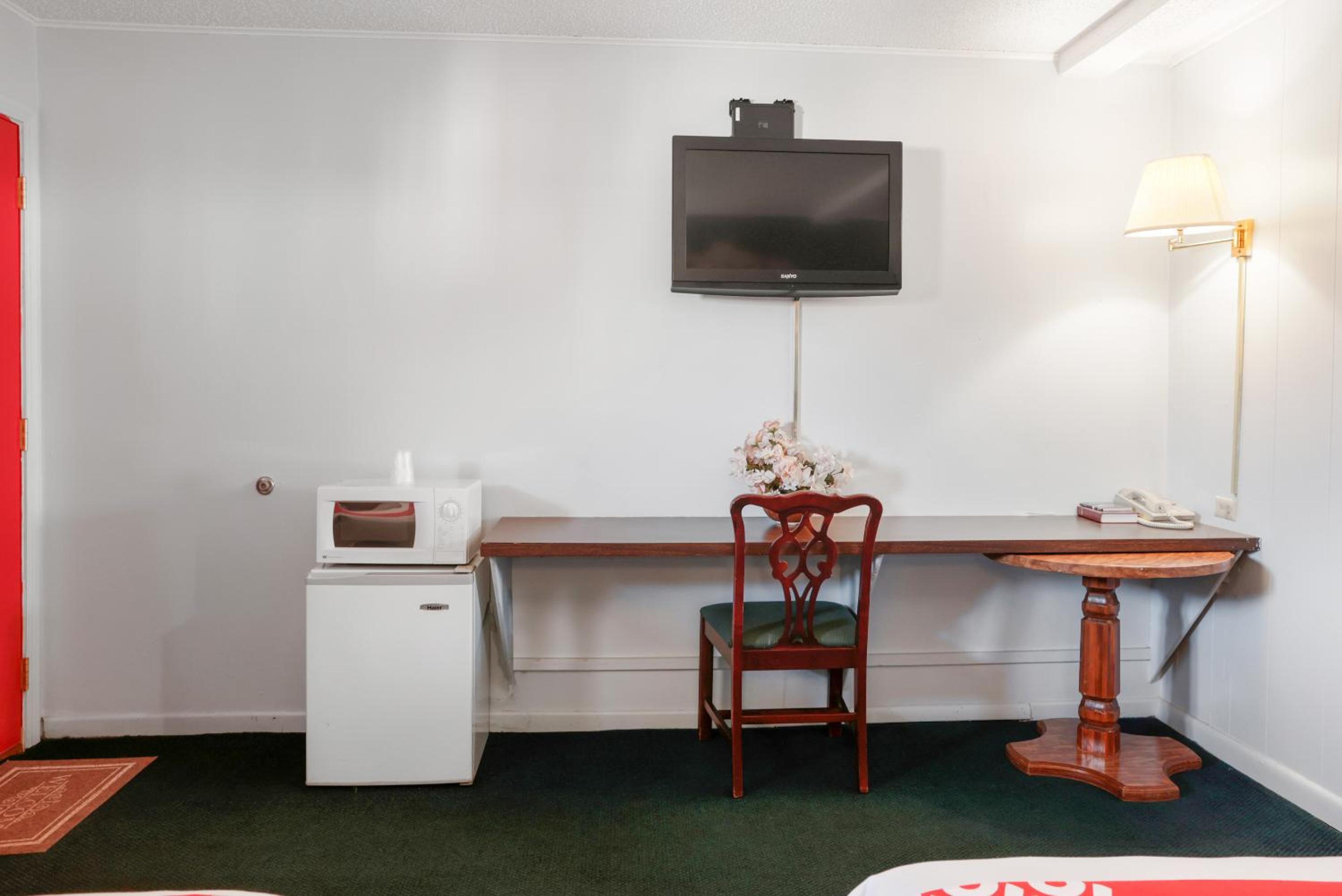 Double Room with Two Double Beds - Photo 9