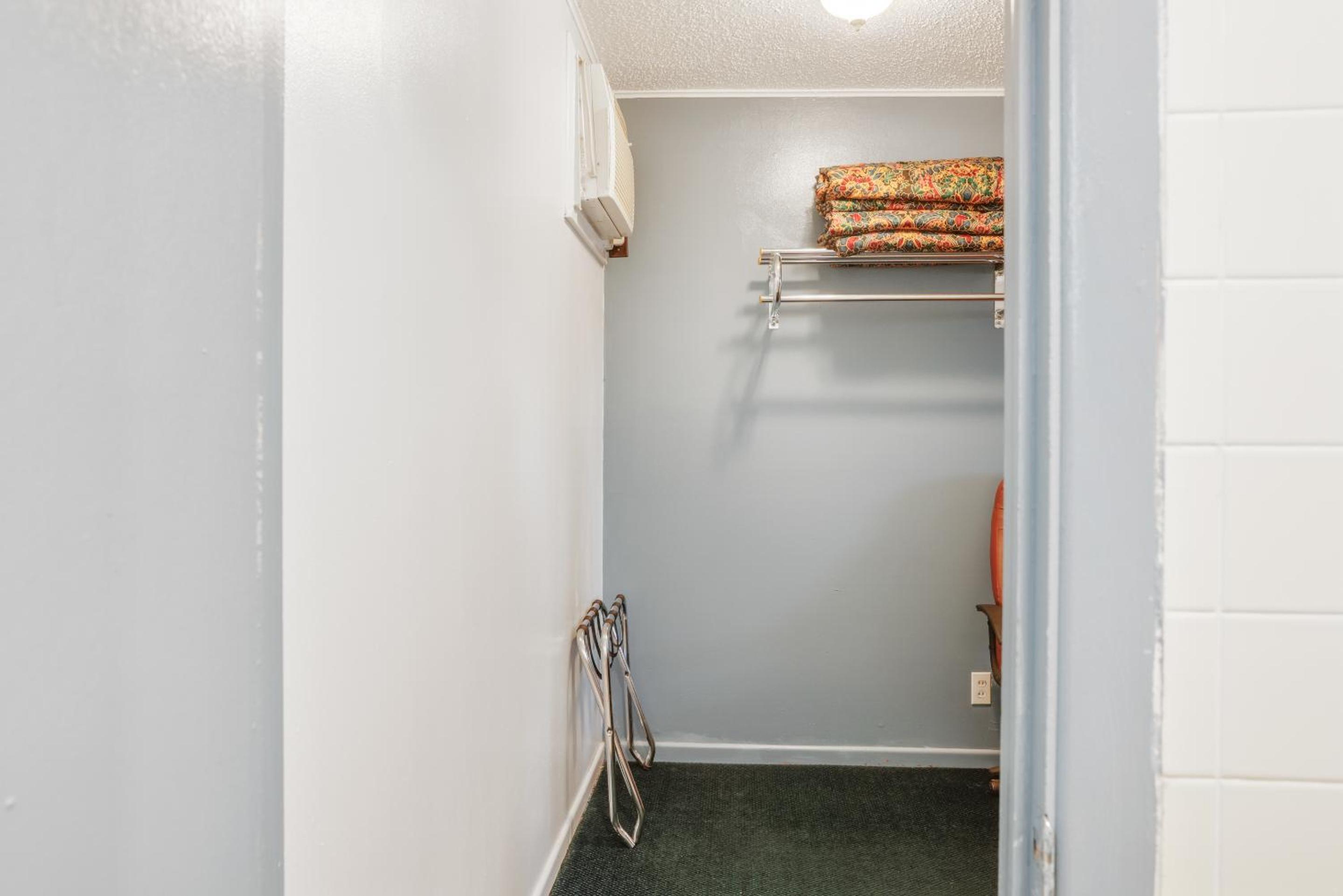 Double Room with Two Double Beds - Photo 6