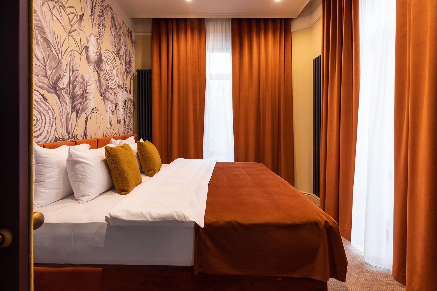 King Suite with Balcony photo 3