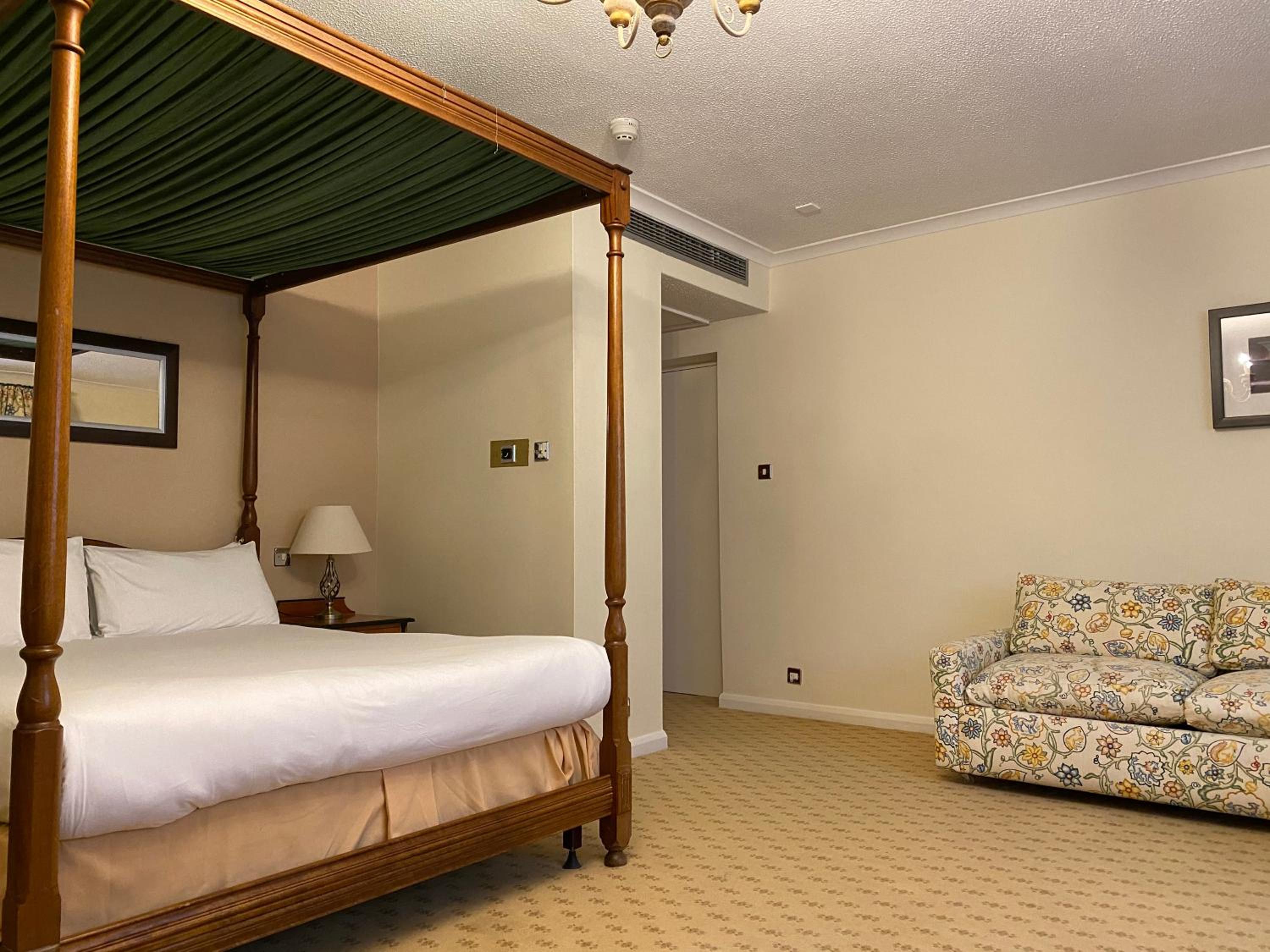 Double Room with Four Poster Bed - Photo 5