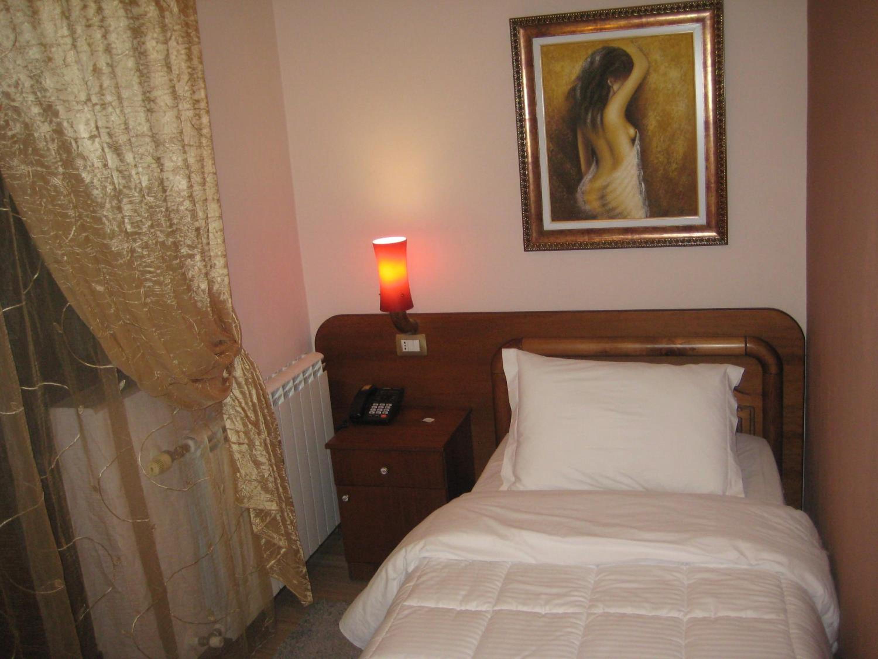 Single Room photo 2