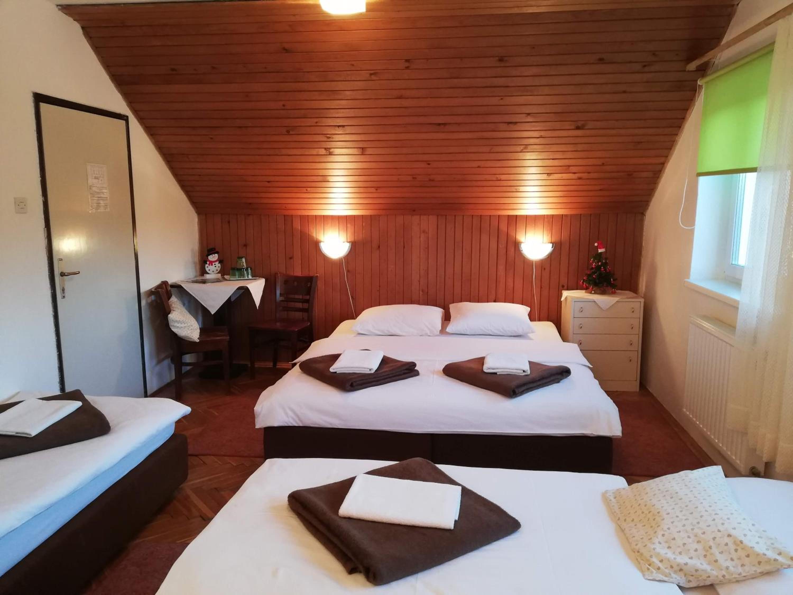 Quadruple Room with Shared Bathroom photo 1