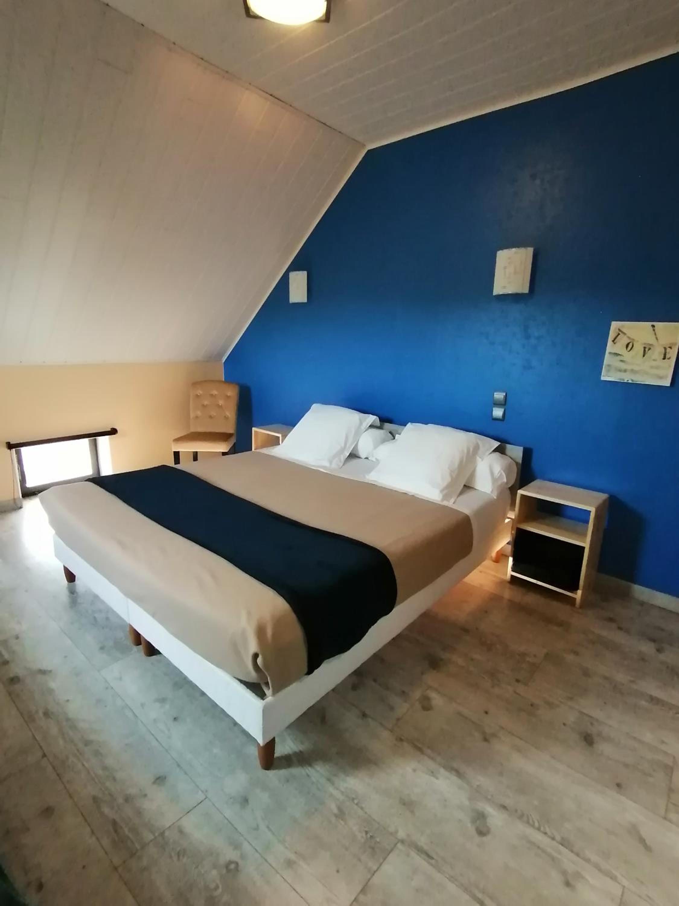 Double or Twin Room with Bathroom - Photo 3