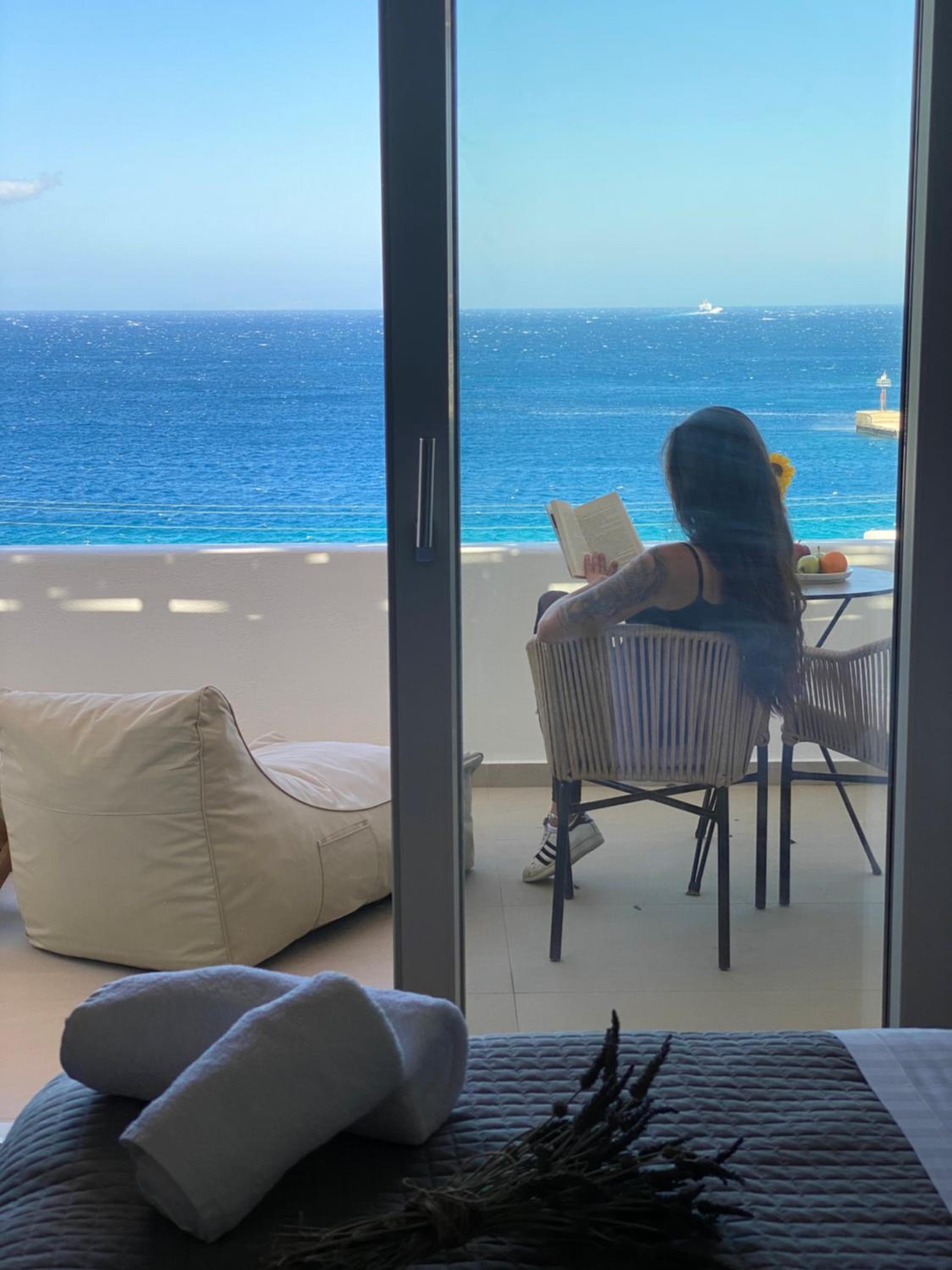 Deluxe Double Room with Sea View - Photo 15