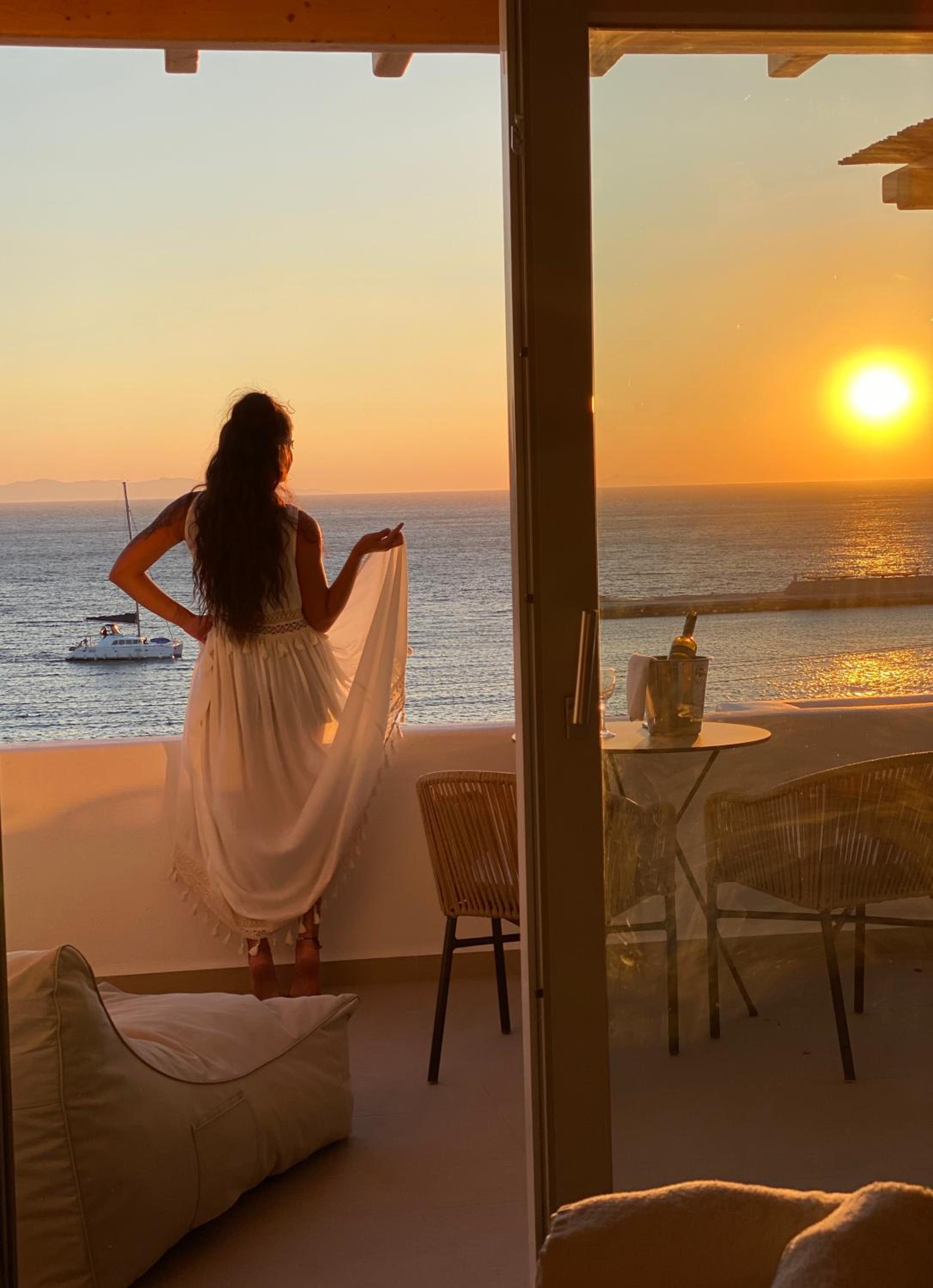 Deluxe Double Room with Sea View - Photo 11