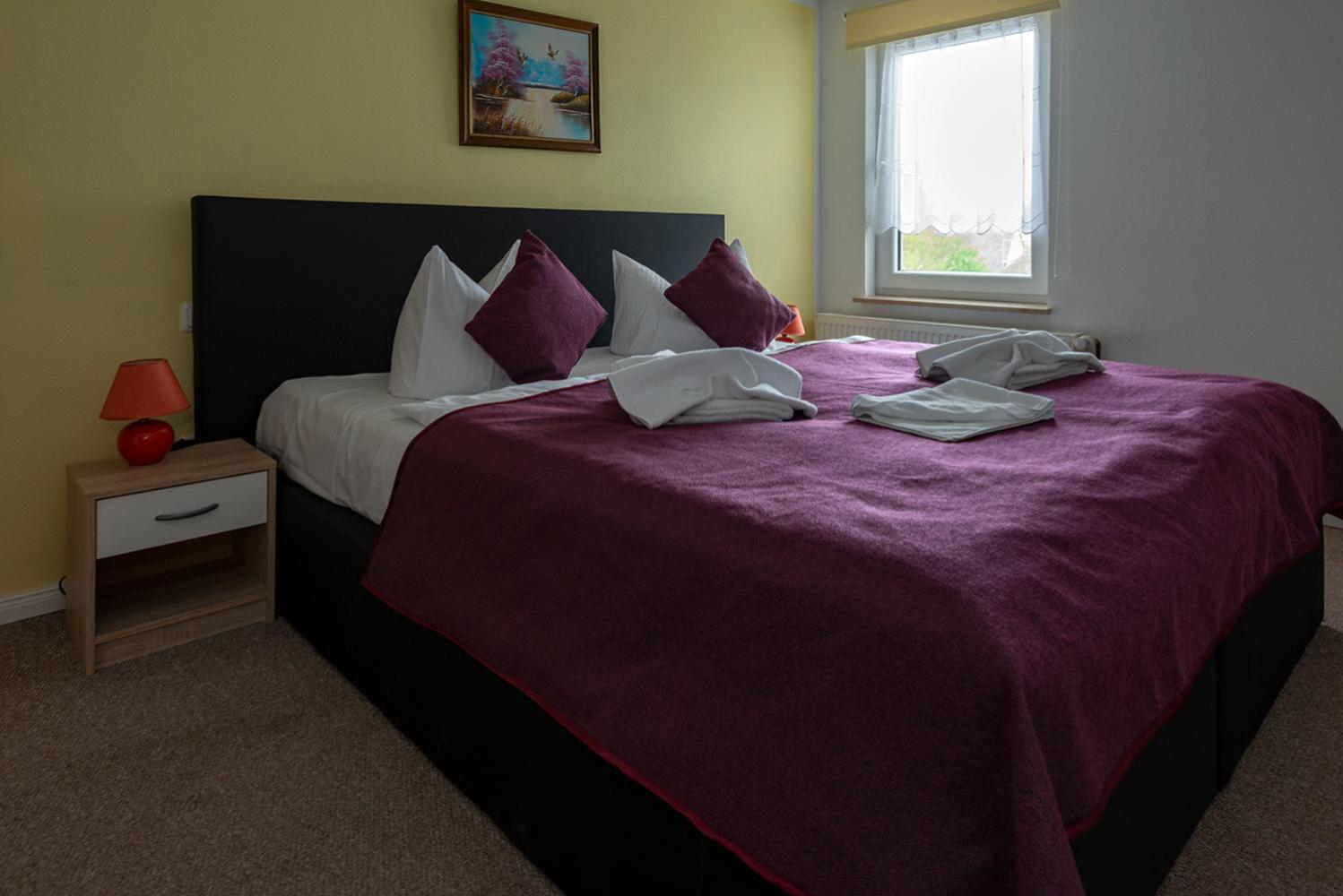 One-Bedroom Apartment - 3 - Photo 3