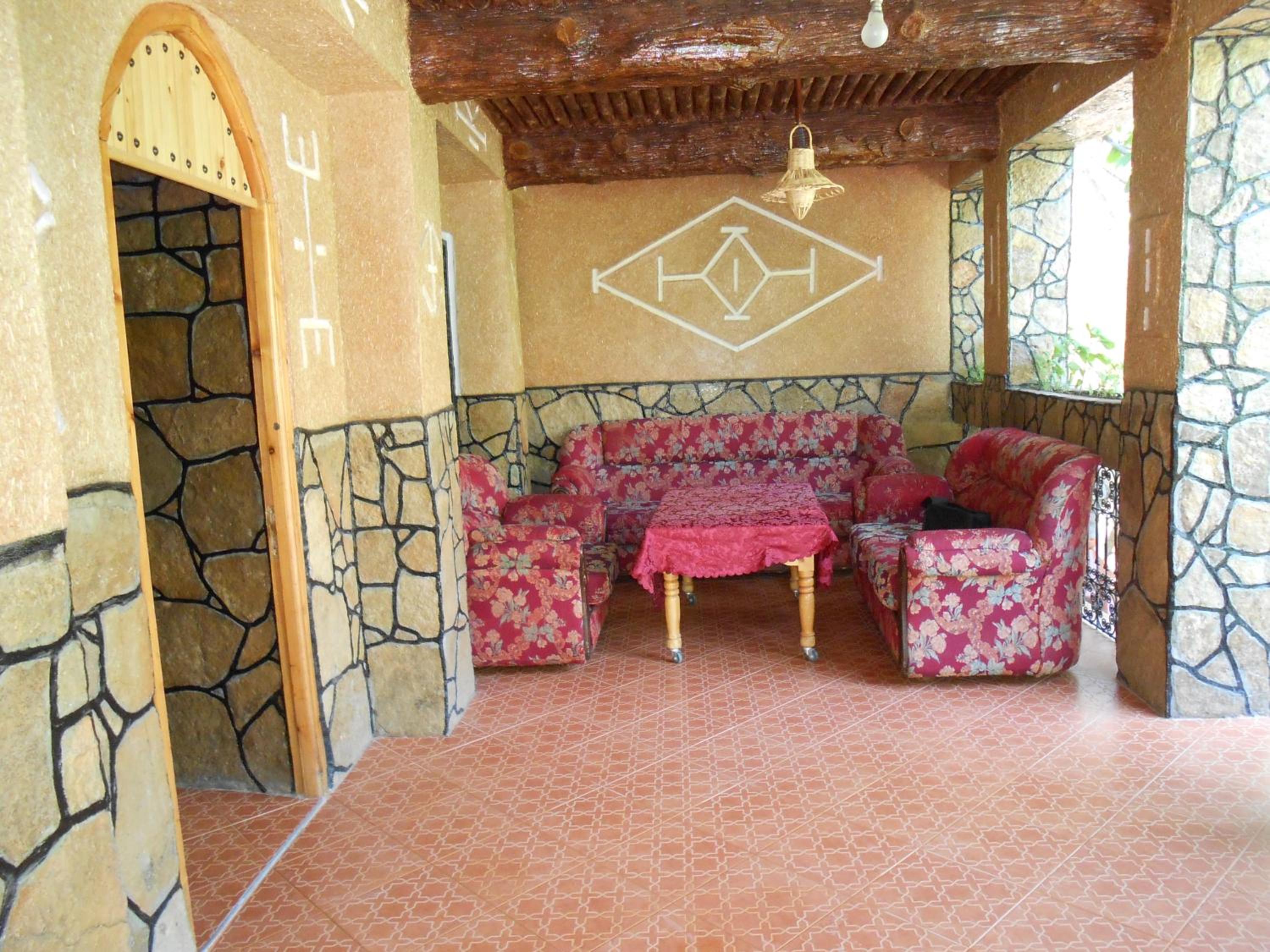Family Room with Garden View - Photo 7