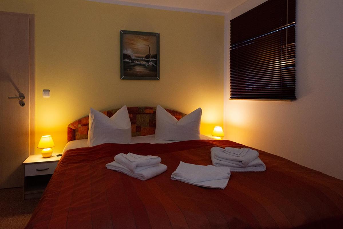 One-Bedroom Apartment - 4 - Photo 1