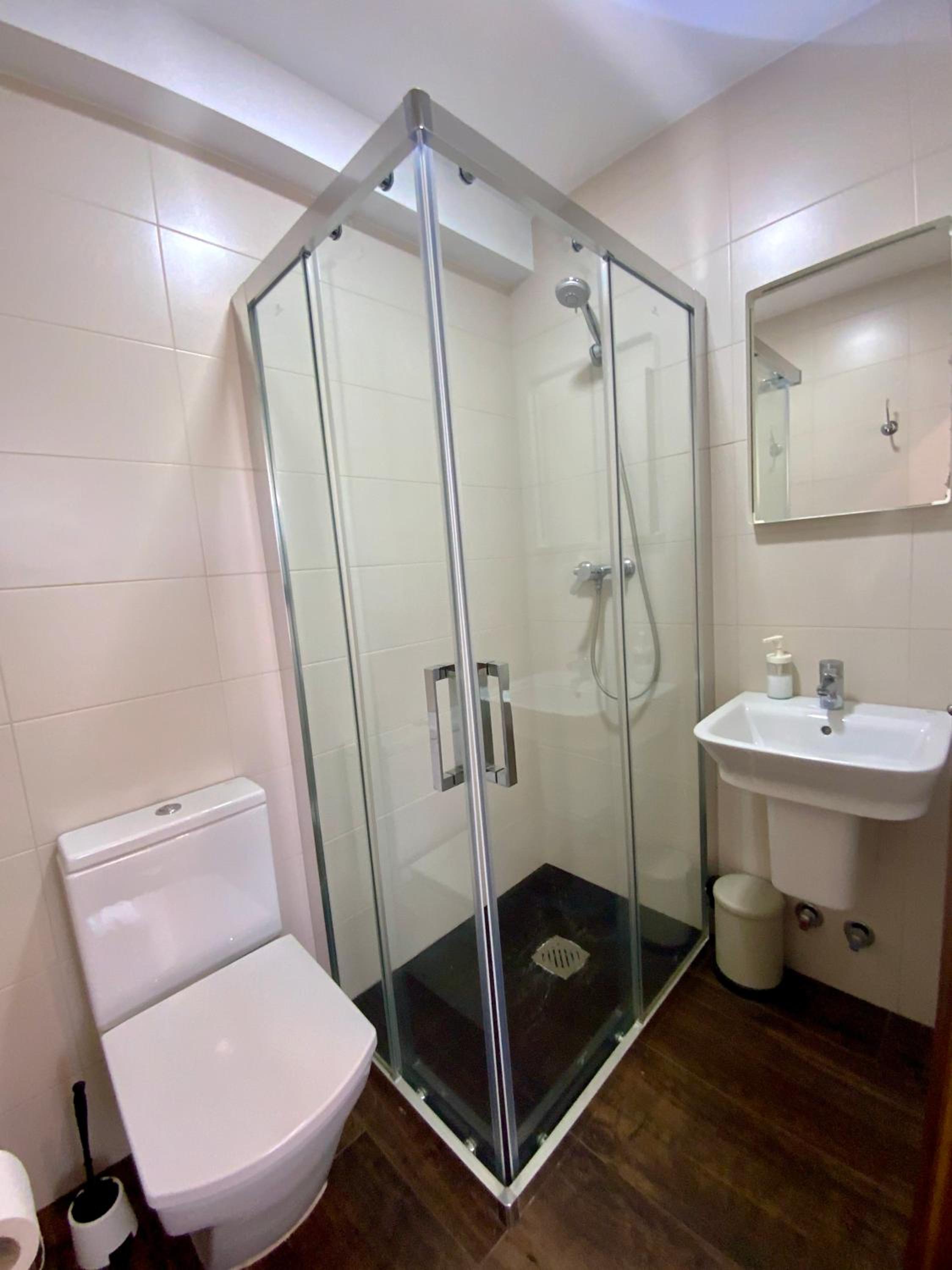 Double Room with Private Bathroom - Photo 5