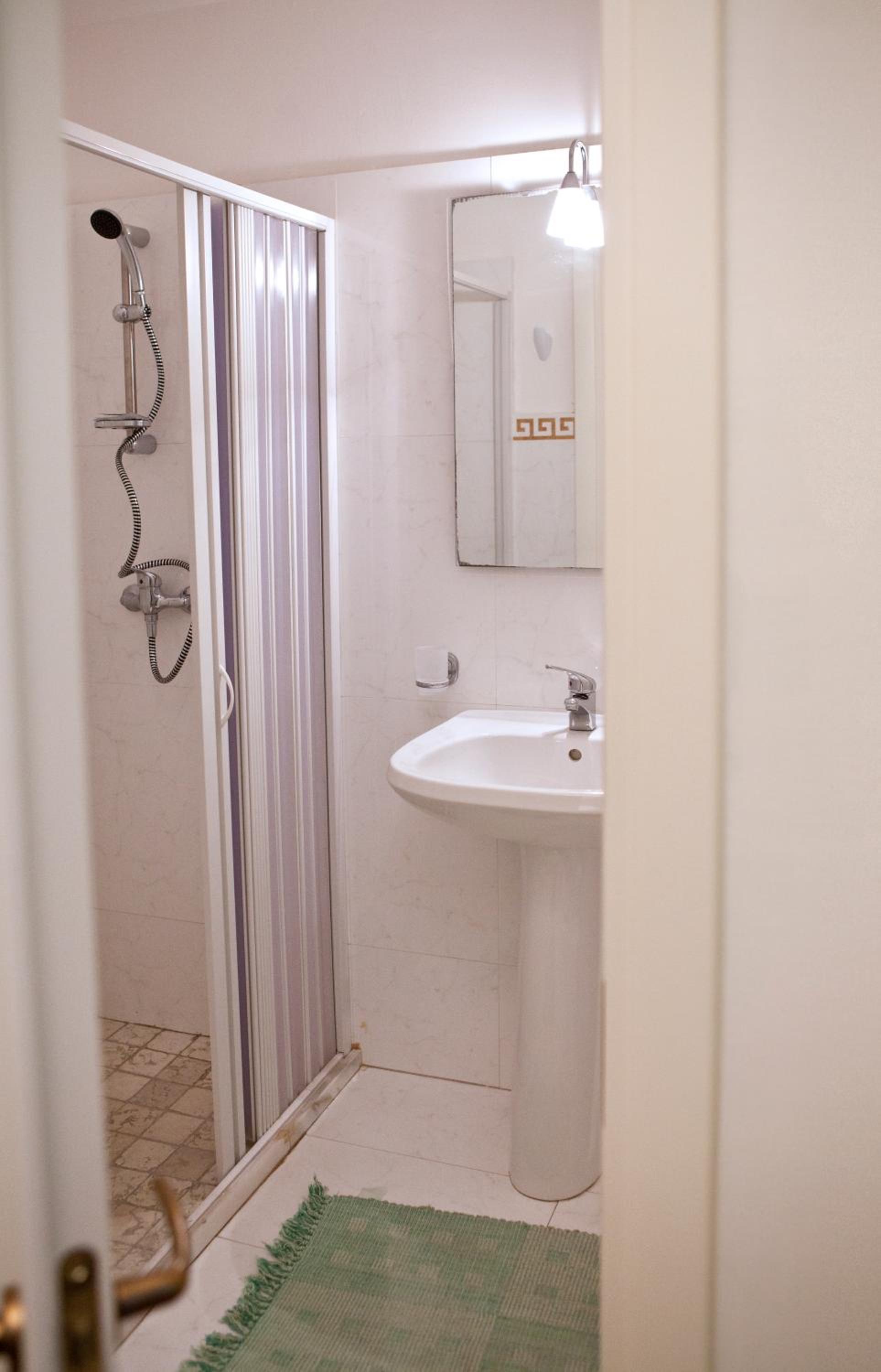 Deluxe Double Room - Photo 6