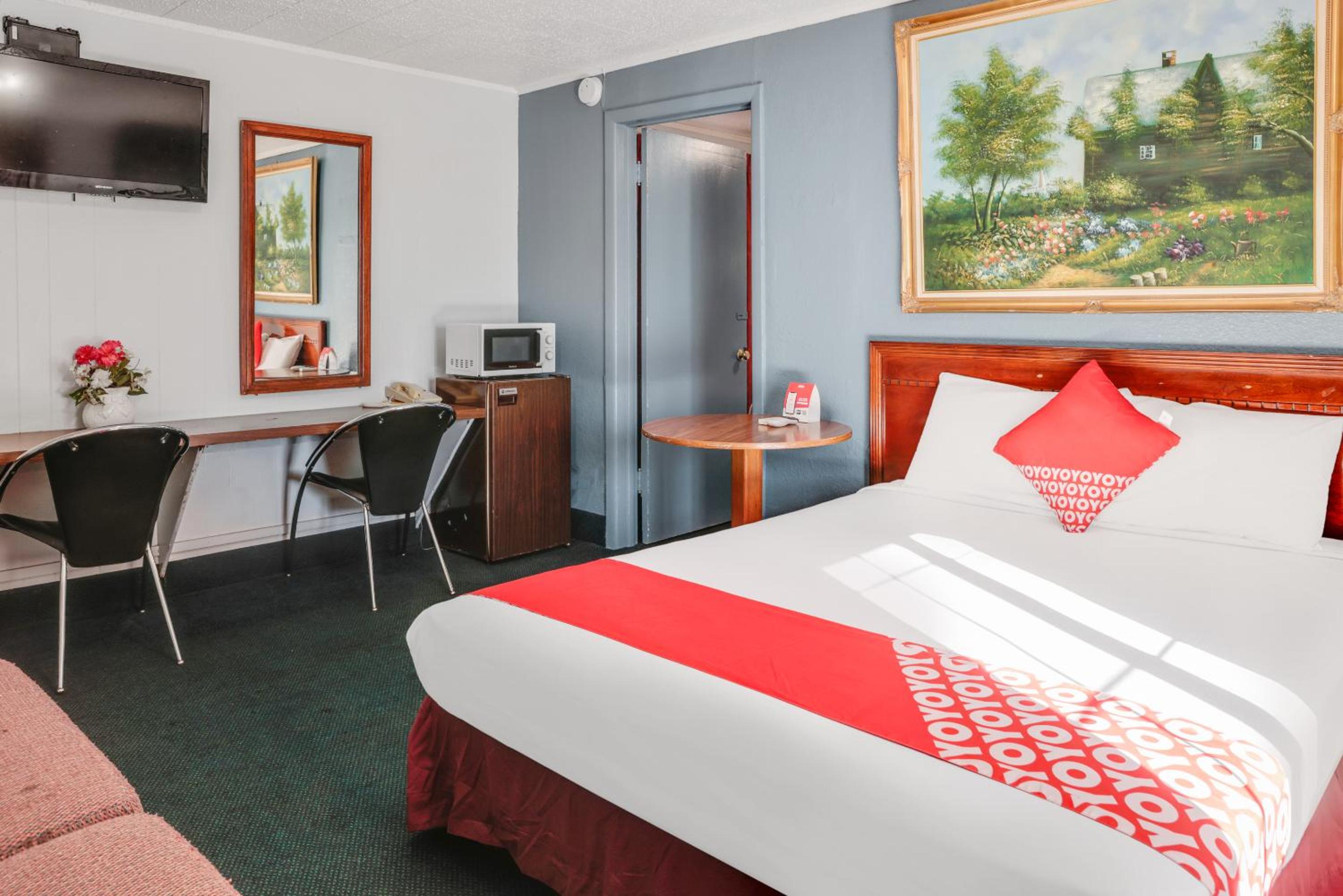 1 Queen Bed & 2 Full Bed Smoking - Photo 2