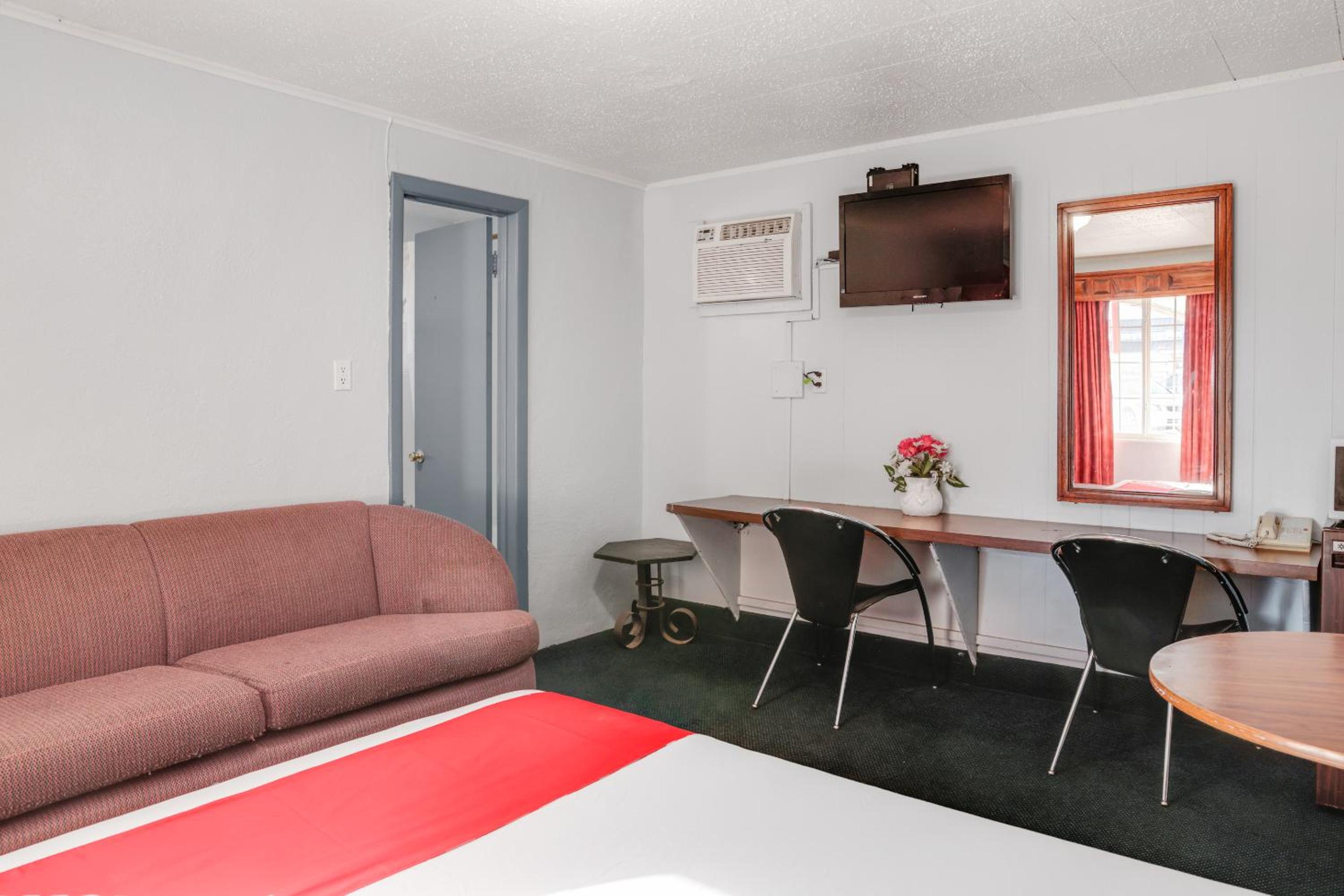 1 Queen Bed & 2 Full Bed Smoking - Photo 10
