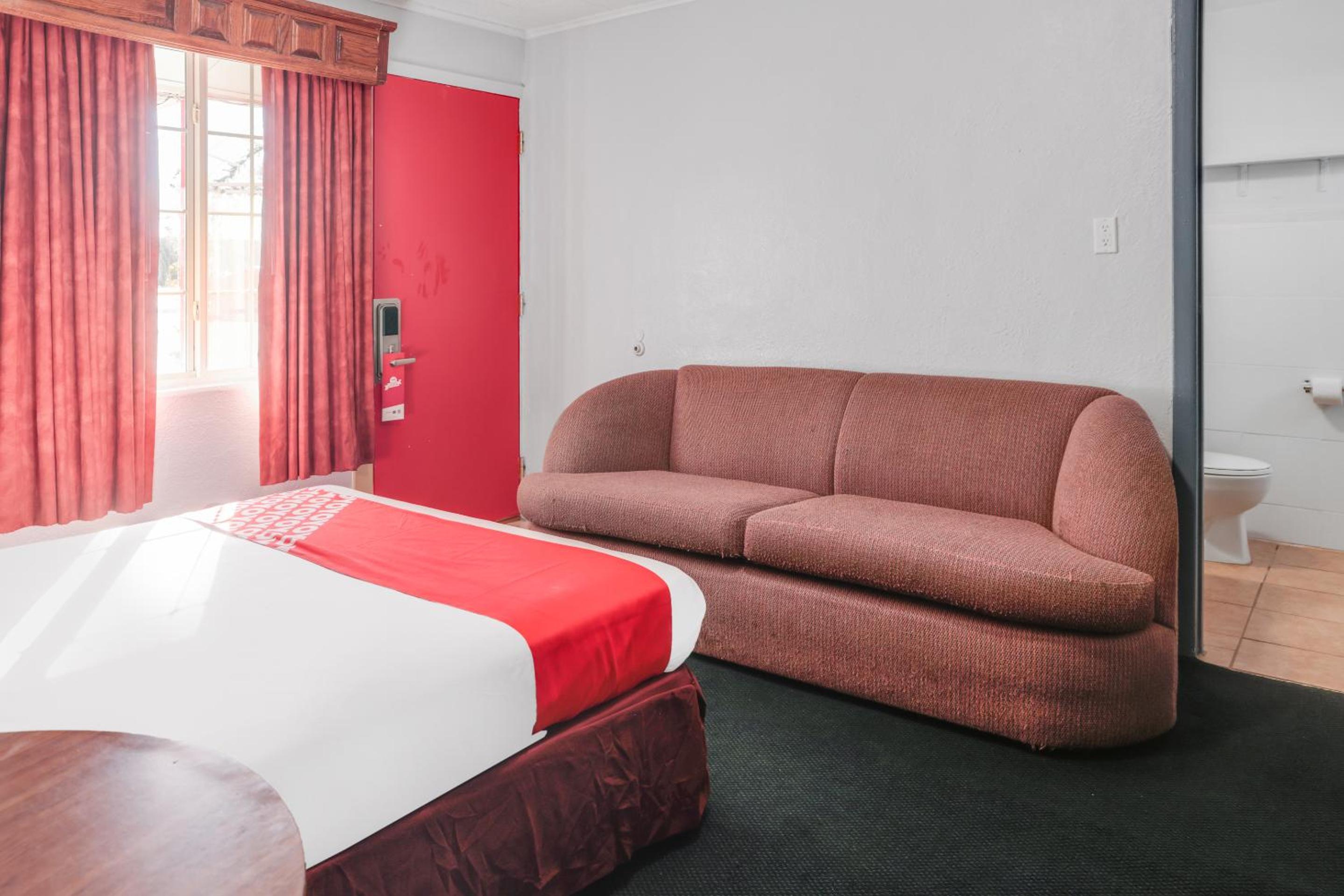 1 Queen Bed & 2 Full Bed Smoking - Photo 9