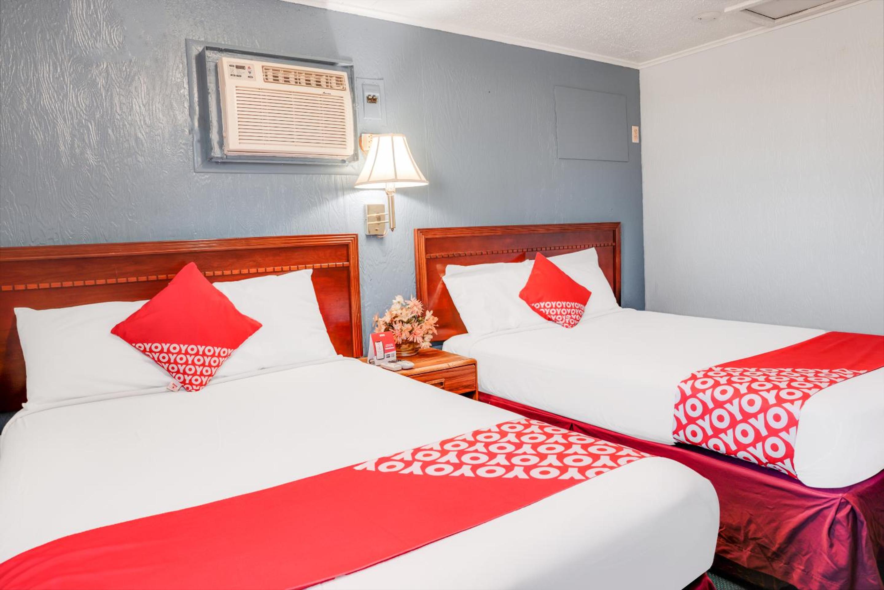 1 Queen Bed & 2 Full Bed Smoking - Photo 1