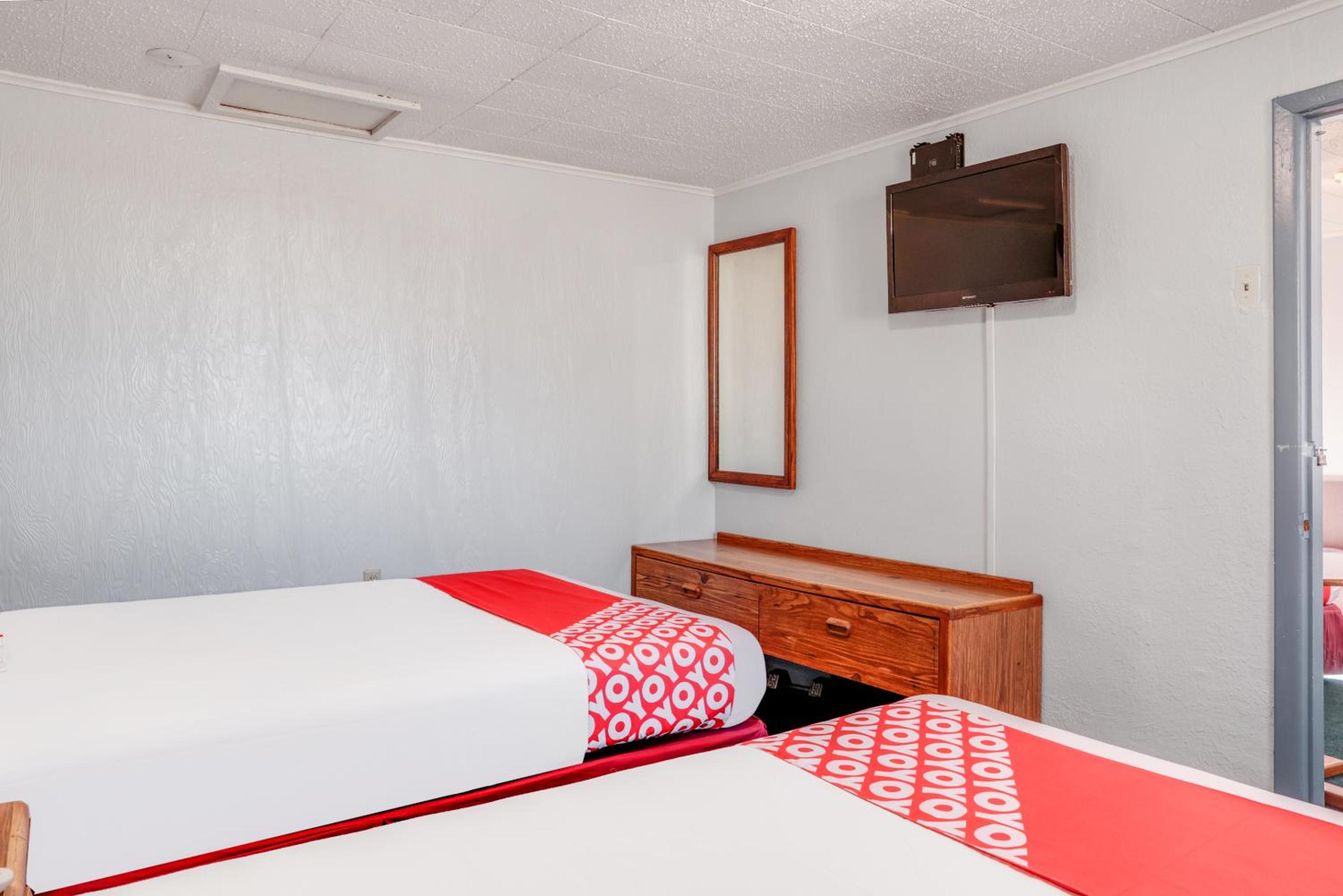 1 Queen Bed & 2 Full Bed Smoking - Photo 7
