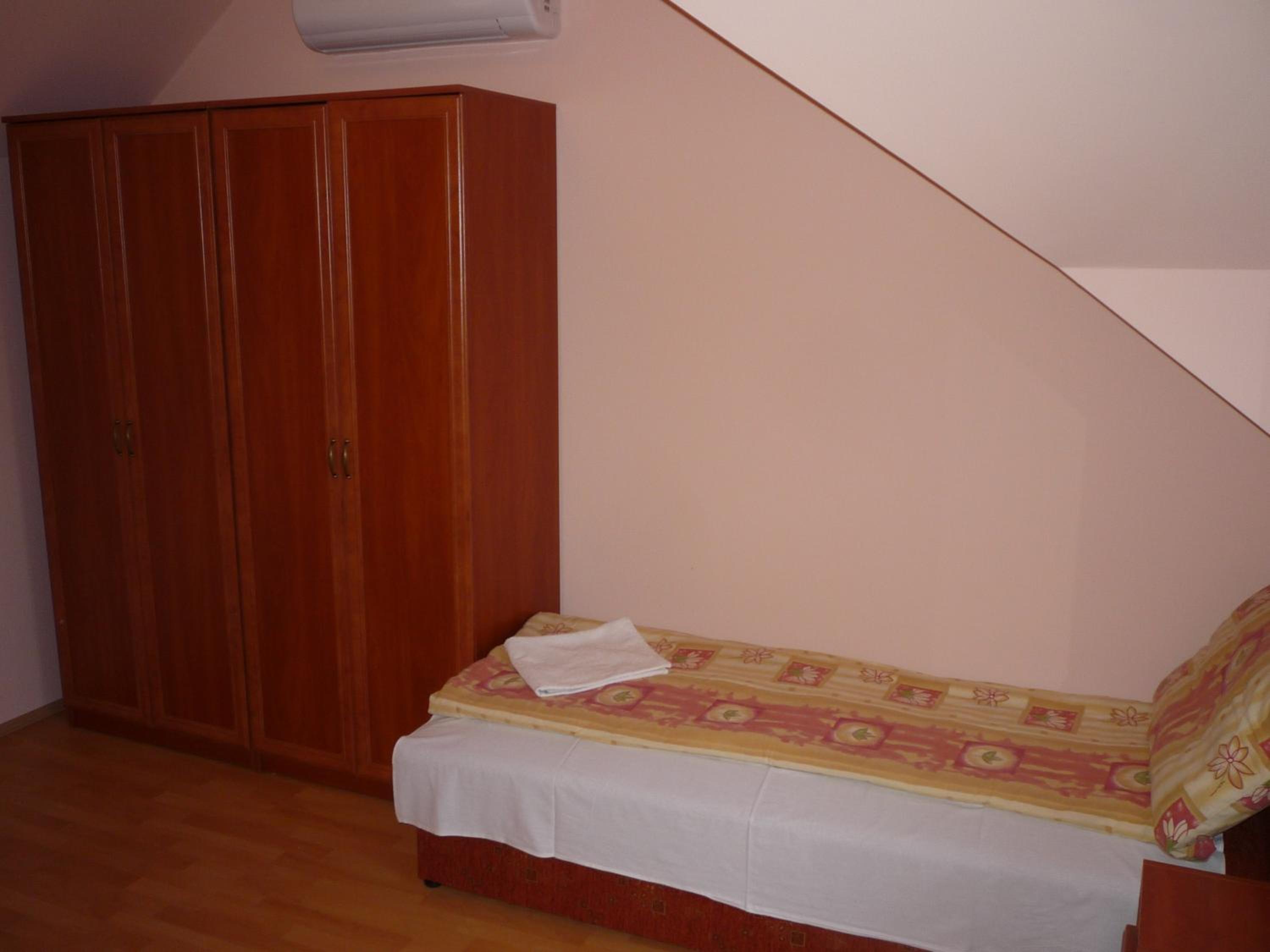Apartment with Shower photo 3