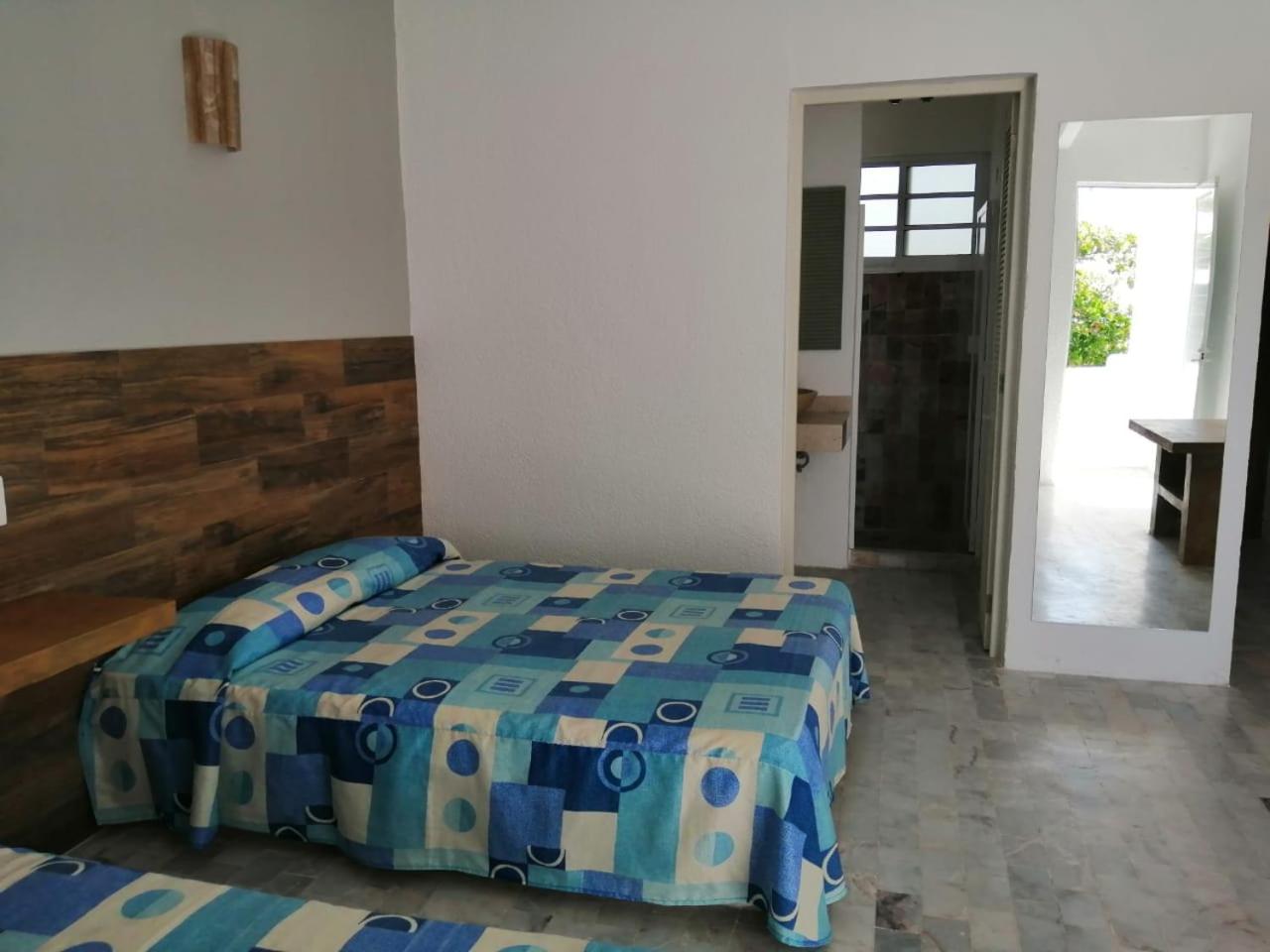 Standard Twin Room with Sea View - Photo 1