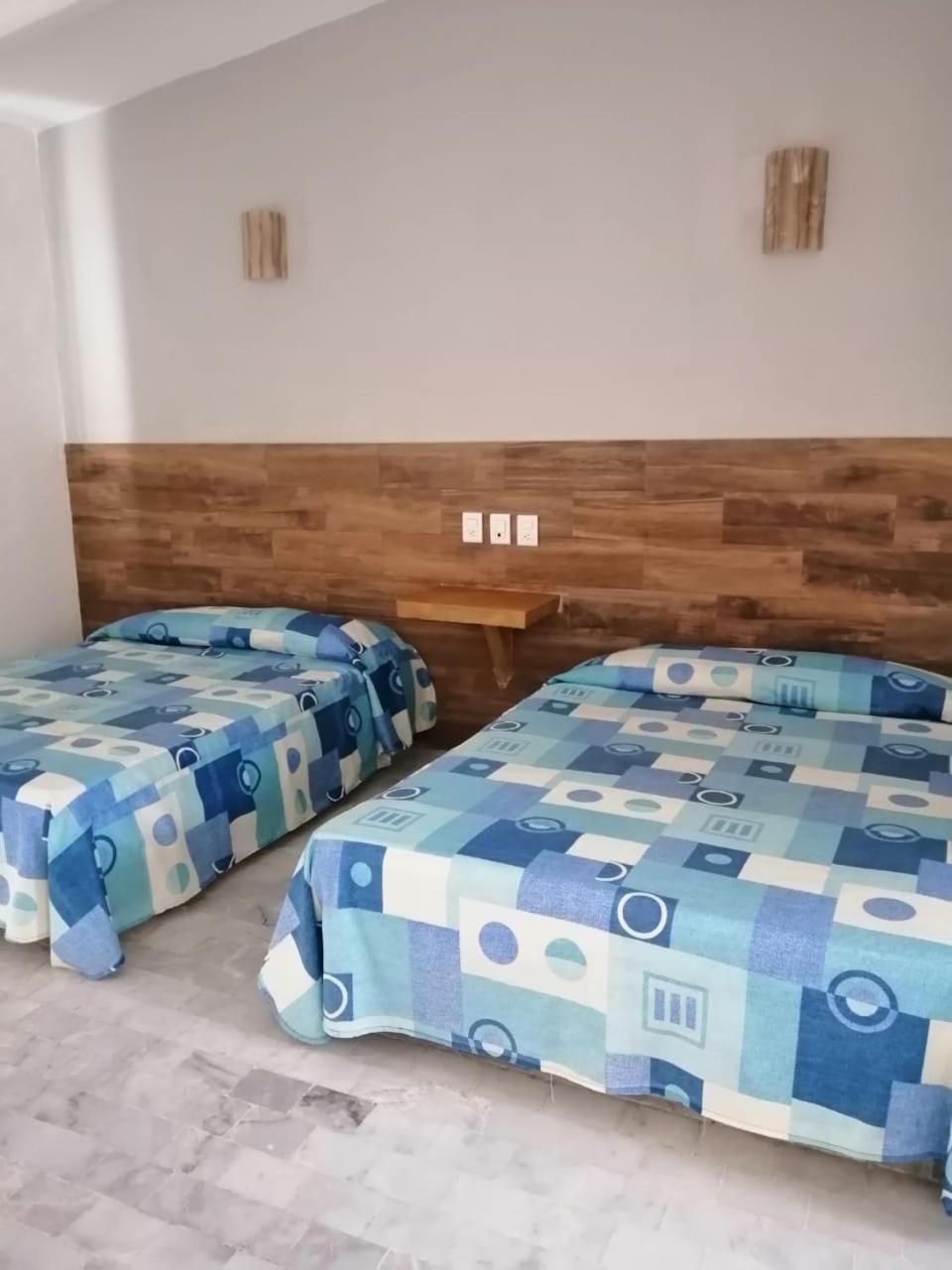 Standard Twin Room with Sea View - Photo 8