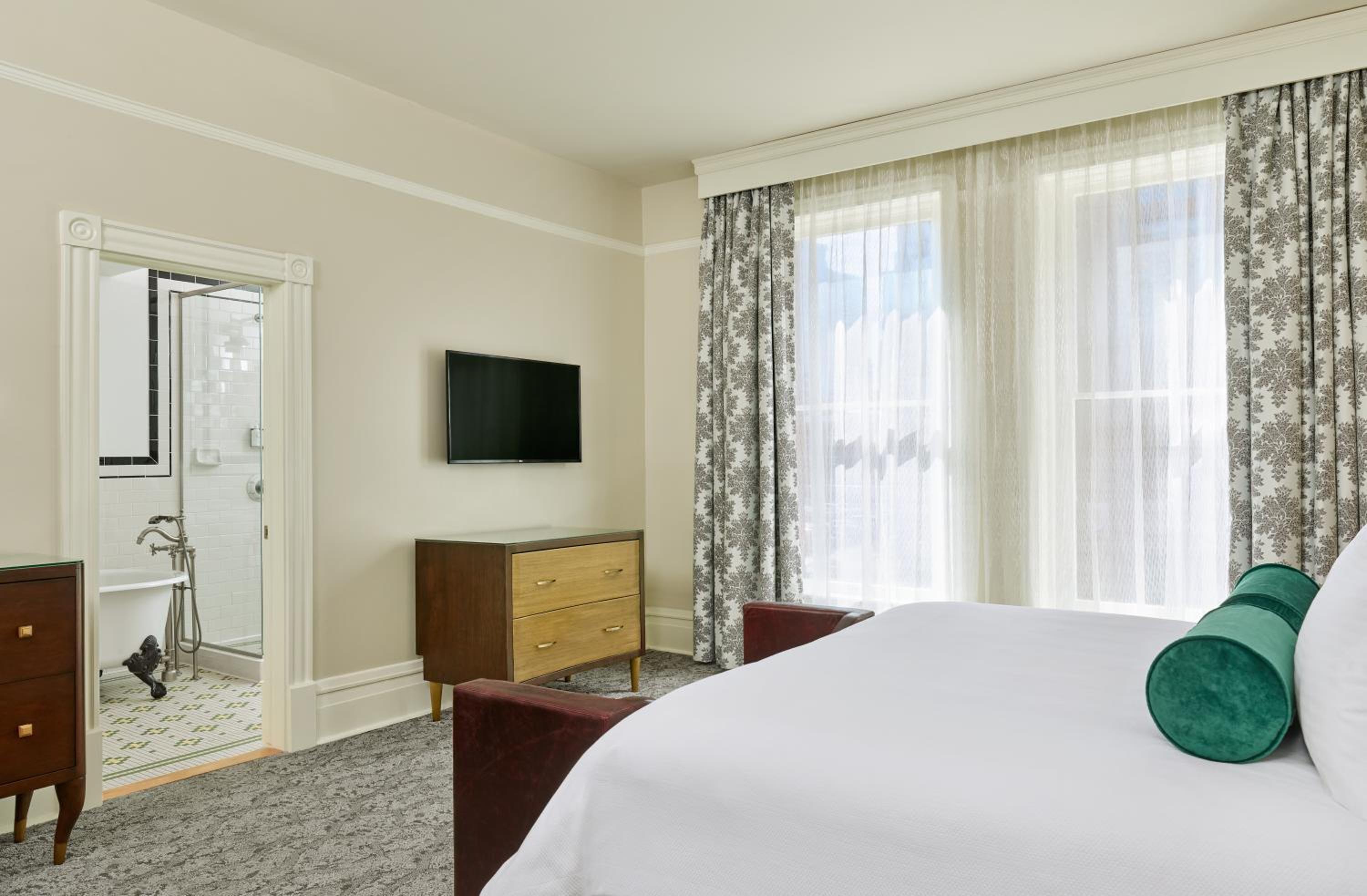 Deluxe Double Room with Bath