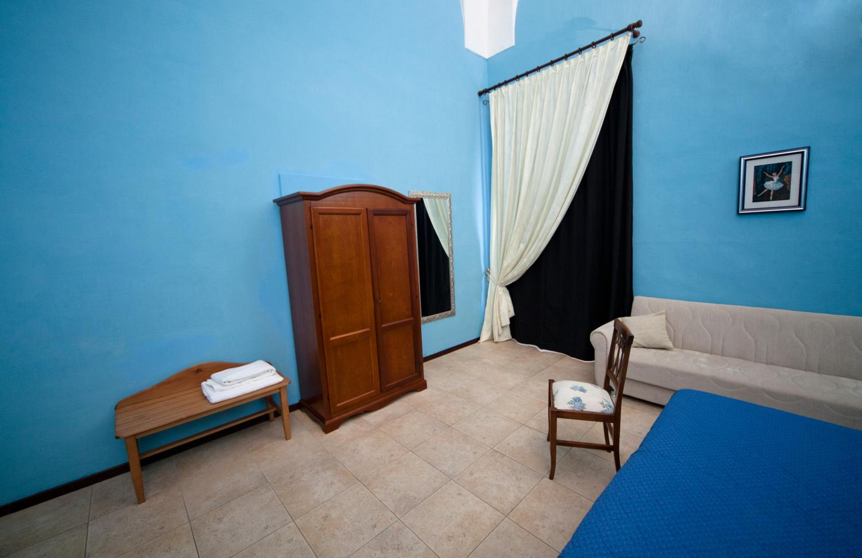 Deluxe Double Room - Photo 8