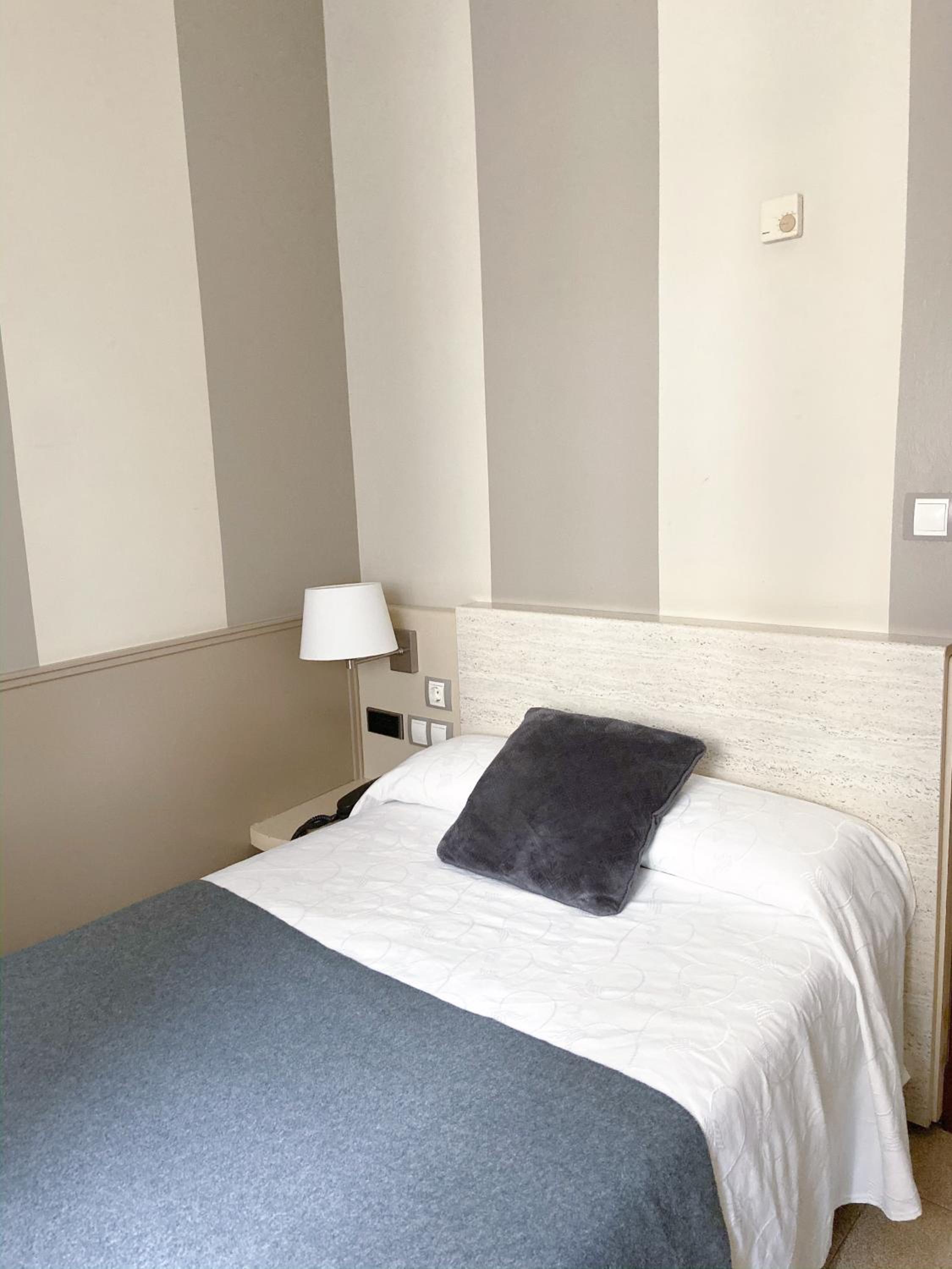 Single Room photo 2