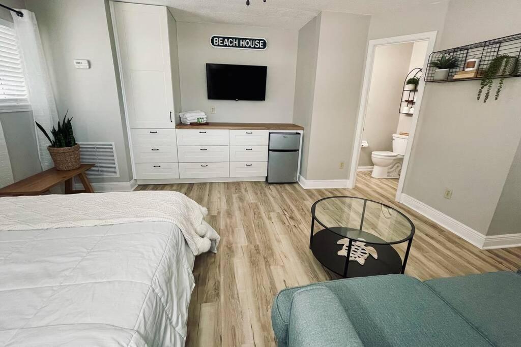 Three-Bedroom House - Photo 15