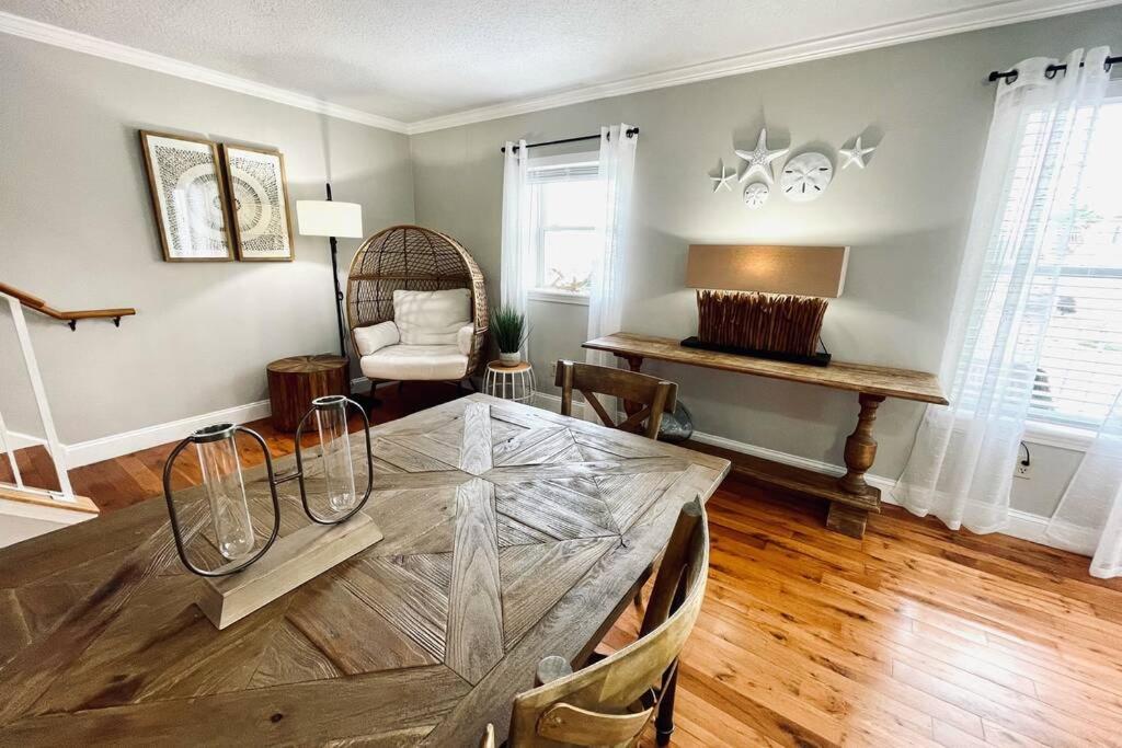 Three-Bedroom House - Photo 10