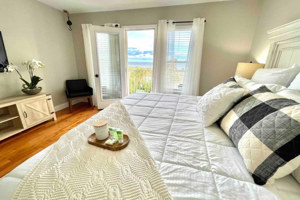 Three-Bedroom House - Photo 11