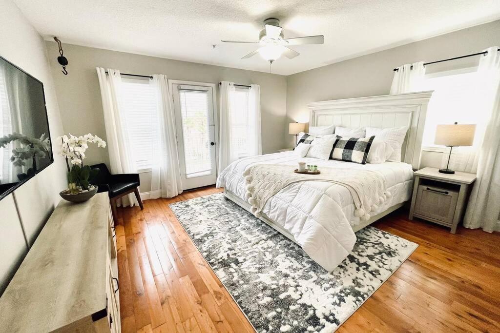 Three-Bedroom House - Photo 13