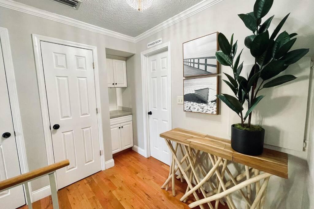 Three-Bedroom House - Photo 23