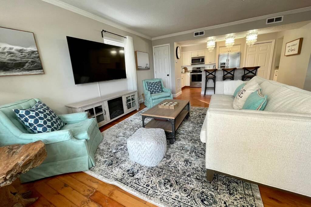 Three-Bedroom House - Photo 24