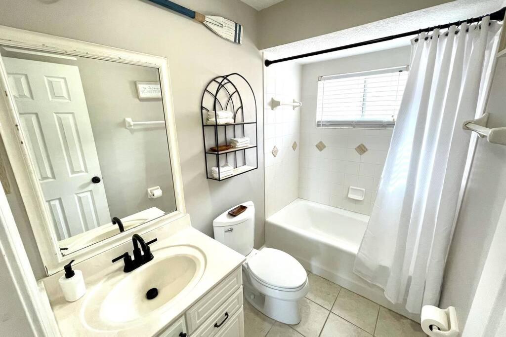 Three-Bedroom House - Photo 31